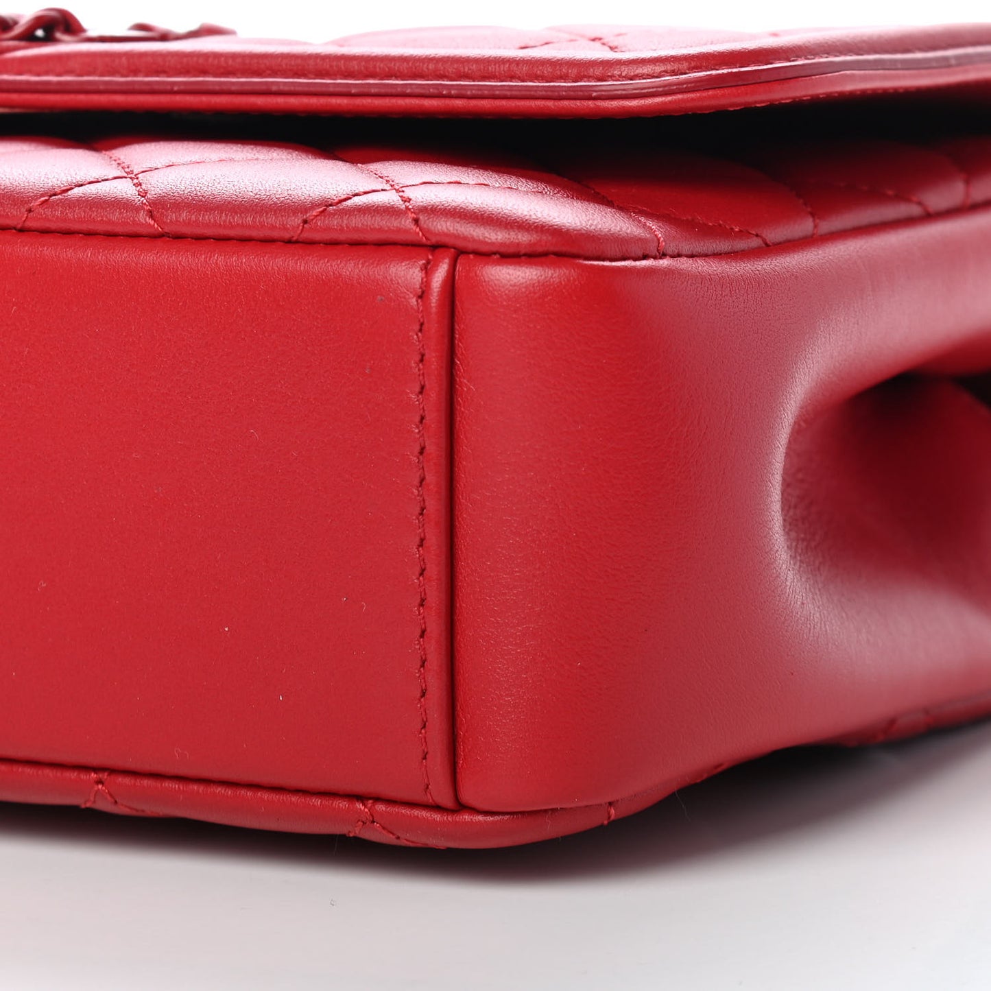 Calfskin Quilted Medium CC Filigree Flap Red