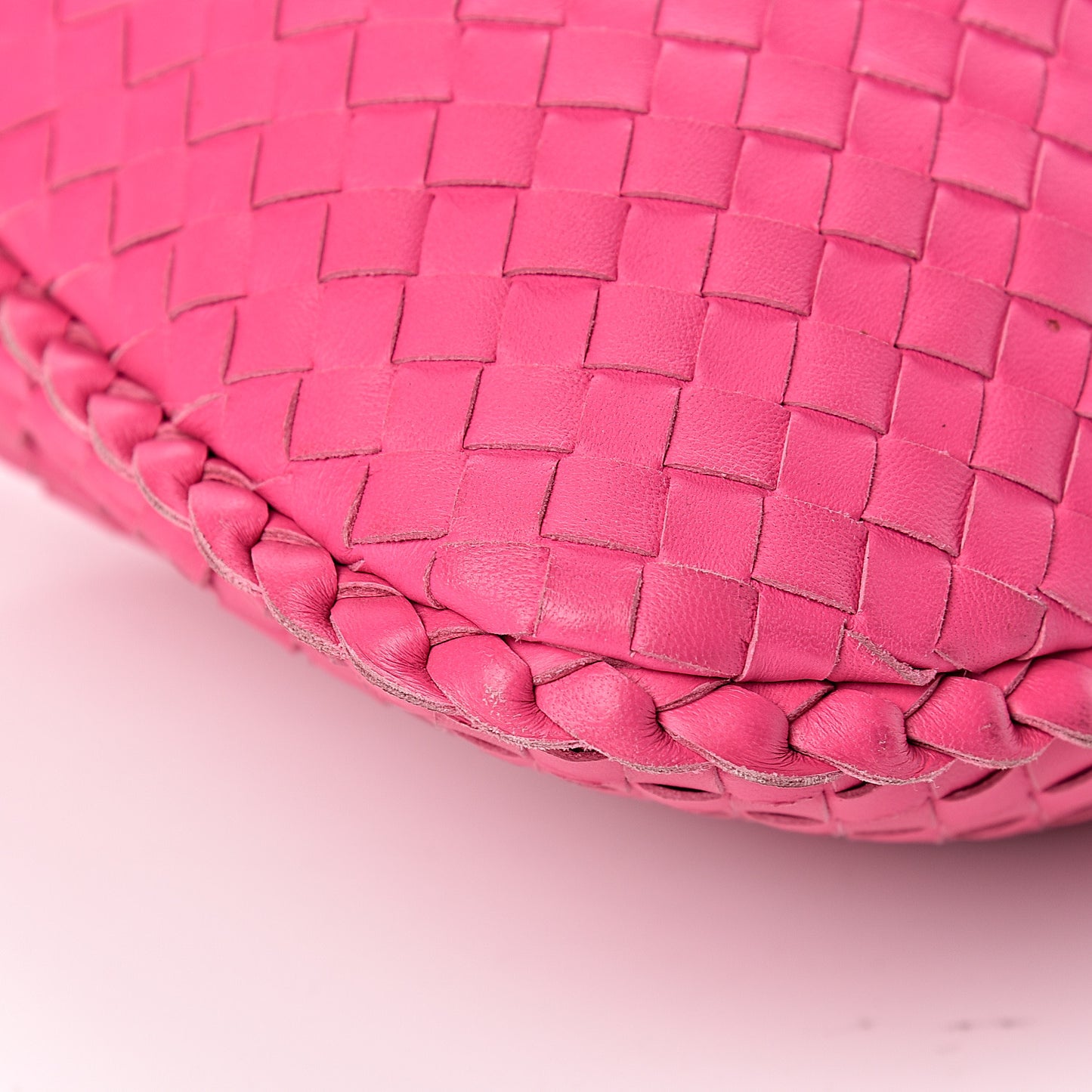 Nappa Intrecciato Medium Veneta Hobo Rosa Shock
