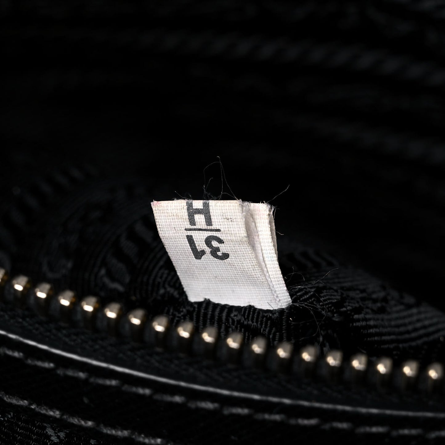 Saffiano Medium Galleria Double Zip Tote Black