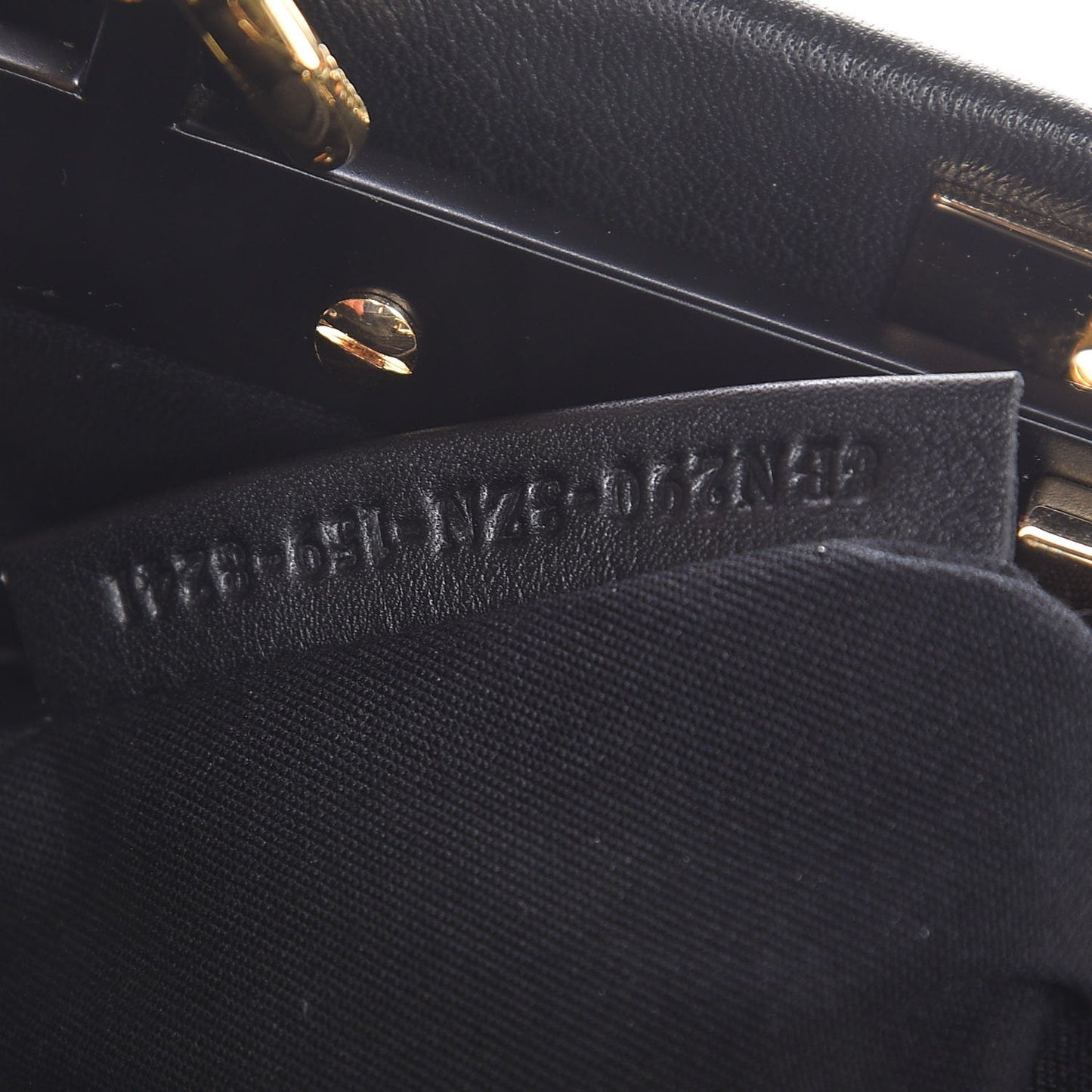 Vitello Seta Shiny Nappa Medium Peekaboo Iconic Satchel Black