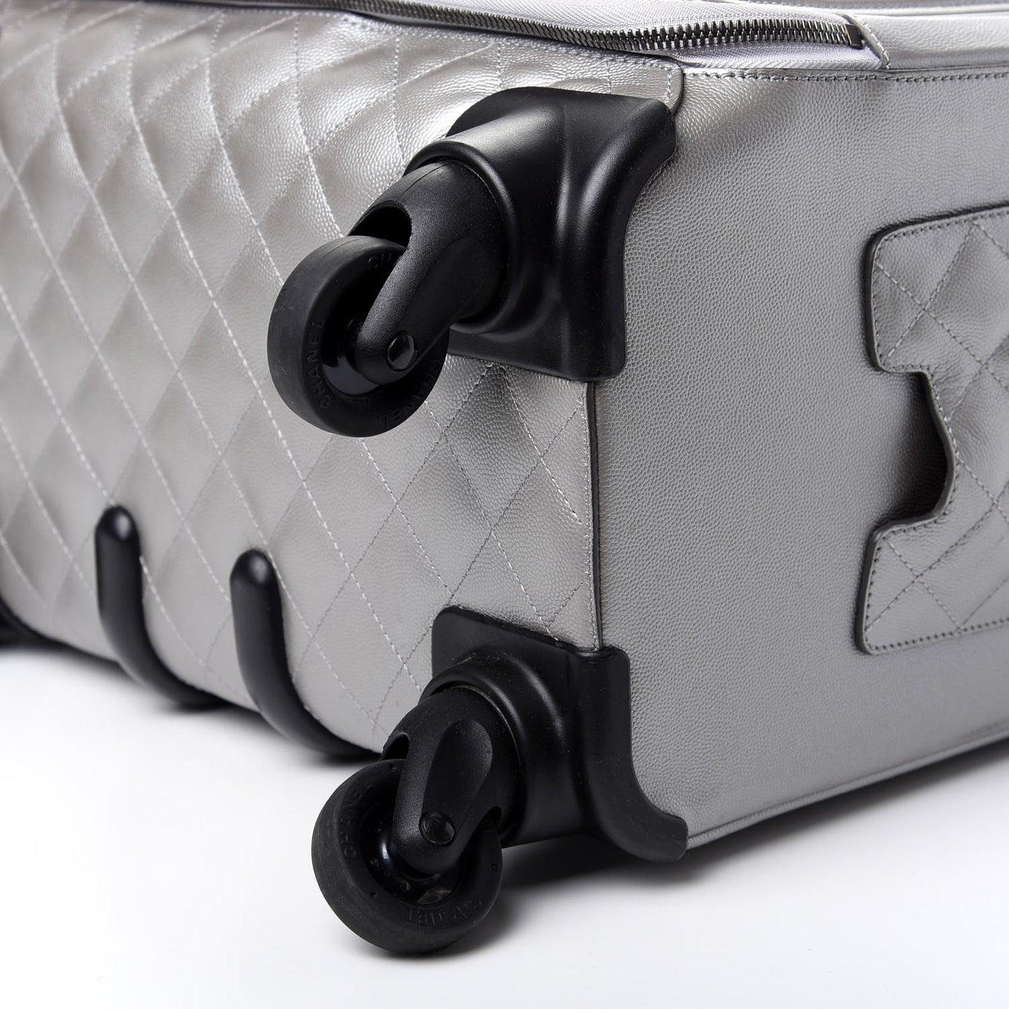 Metallic Caviar Quilted Coco Case Trolley Silver