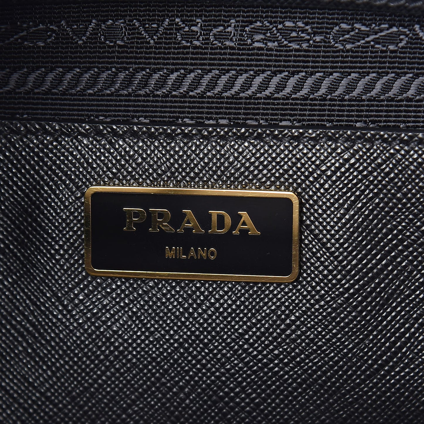 Saffiano Medium Galleria Double Zip Tote Black