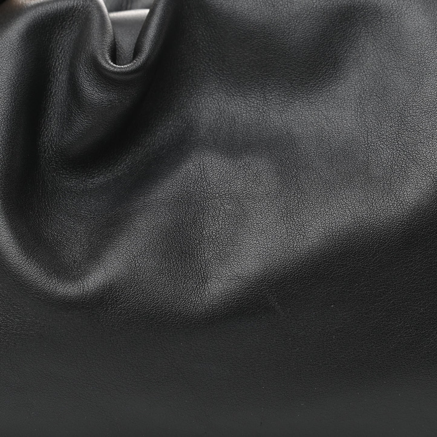 Calfskin The Pouch Chain Black
