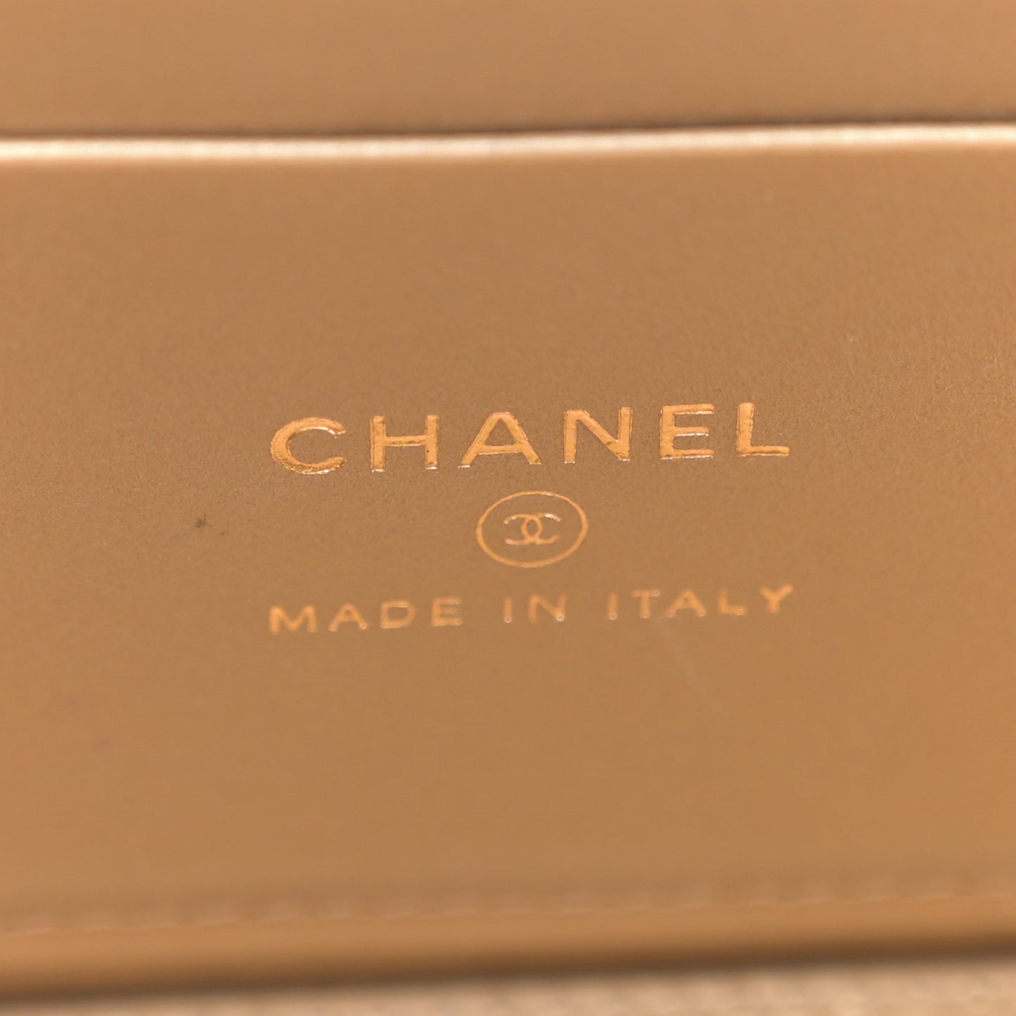 Lambskin Quilted Enamel CC Pearl Crush Small Vanity Case With Chain White