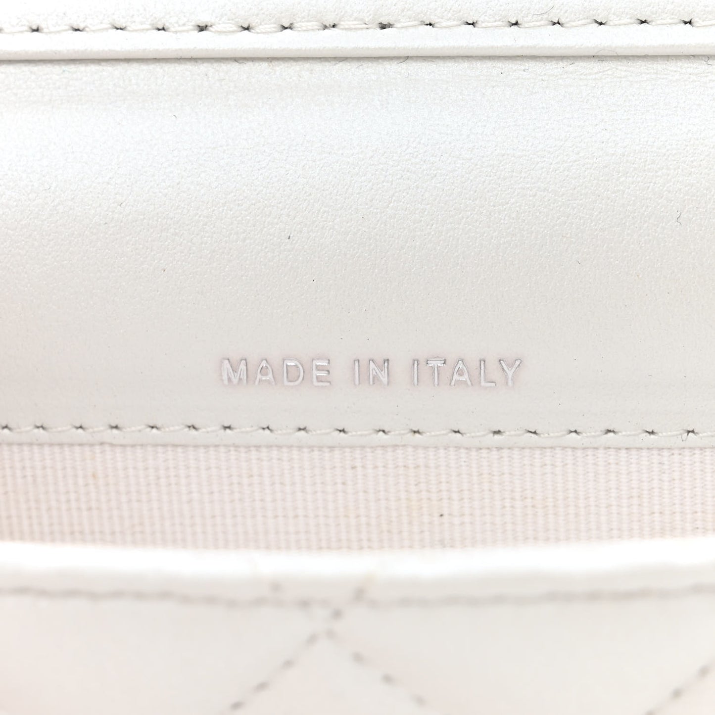 Calfskin Quilted Maxi Pearls Card Holder Flap With Chain White