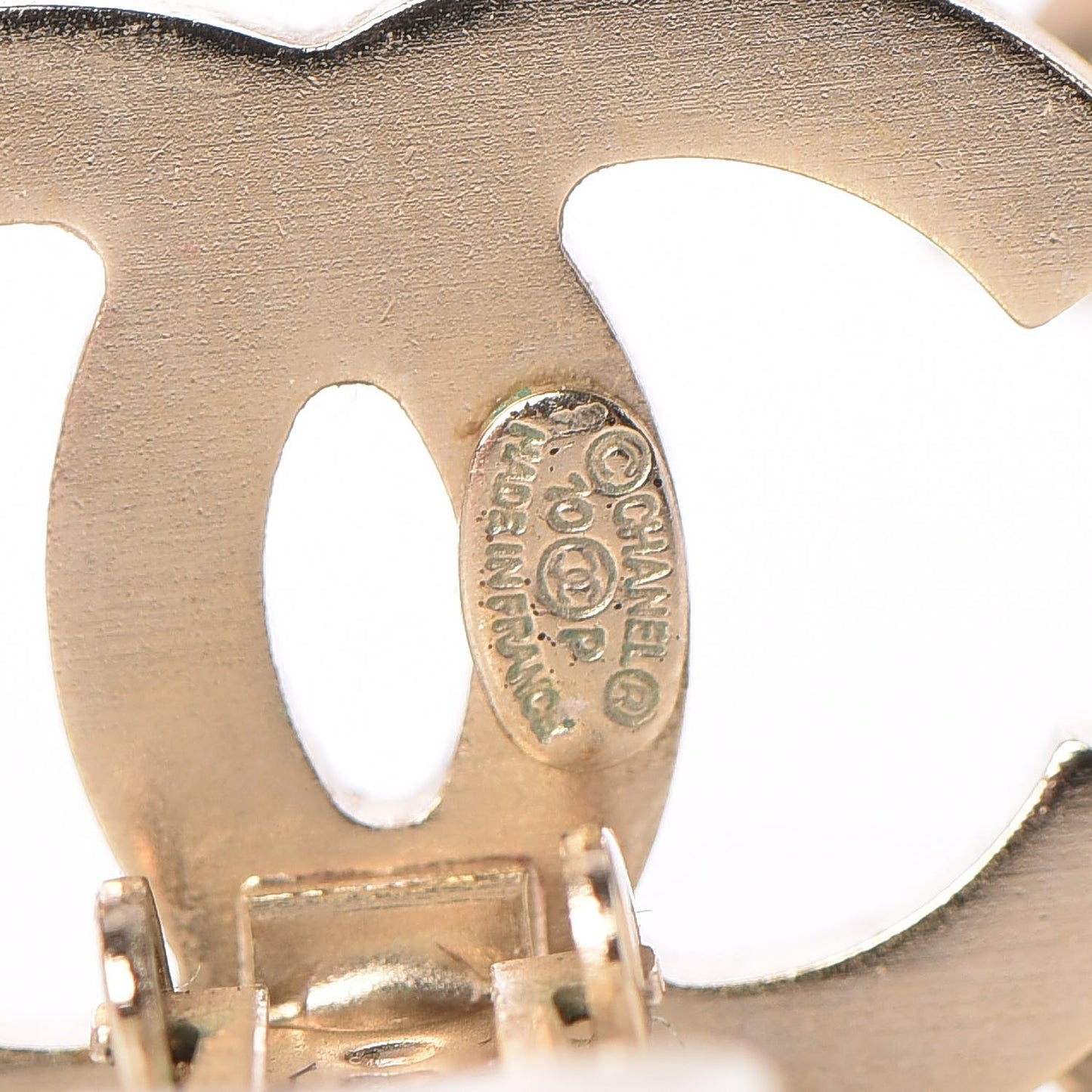 Enamel CC Arrow Earrings Beige