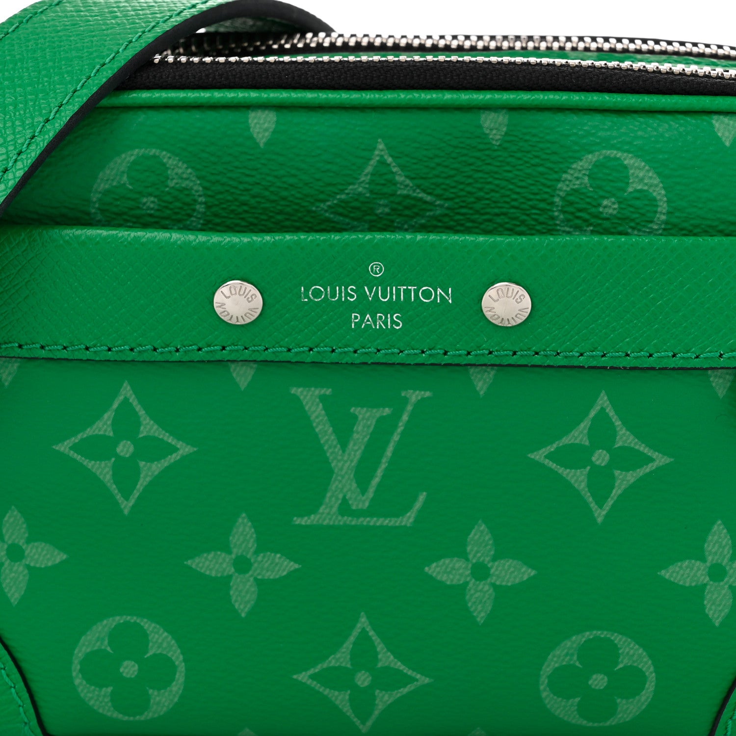 Louis Vuitton Taigarama Alpha Wearable Wallet Cactus Green 7 of 10