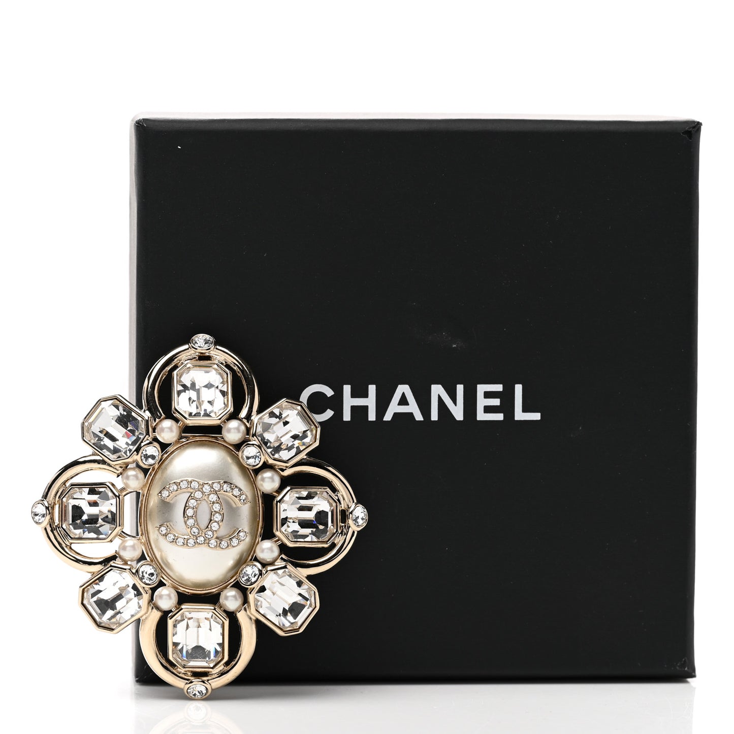 Pearl Crystal CC Brooch Pearly White Gold