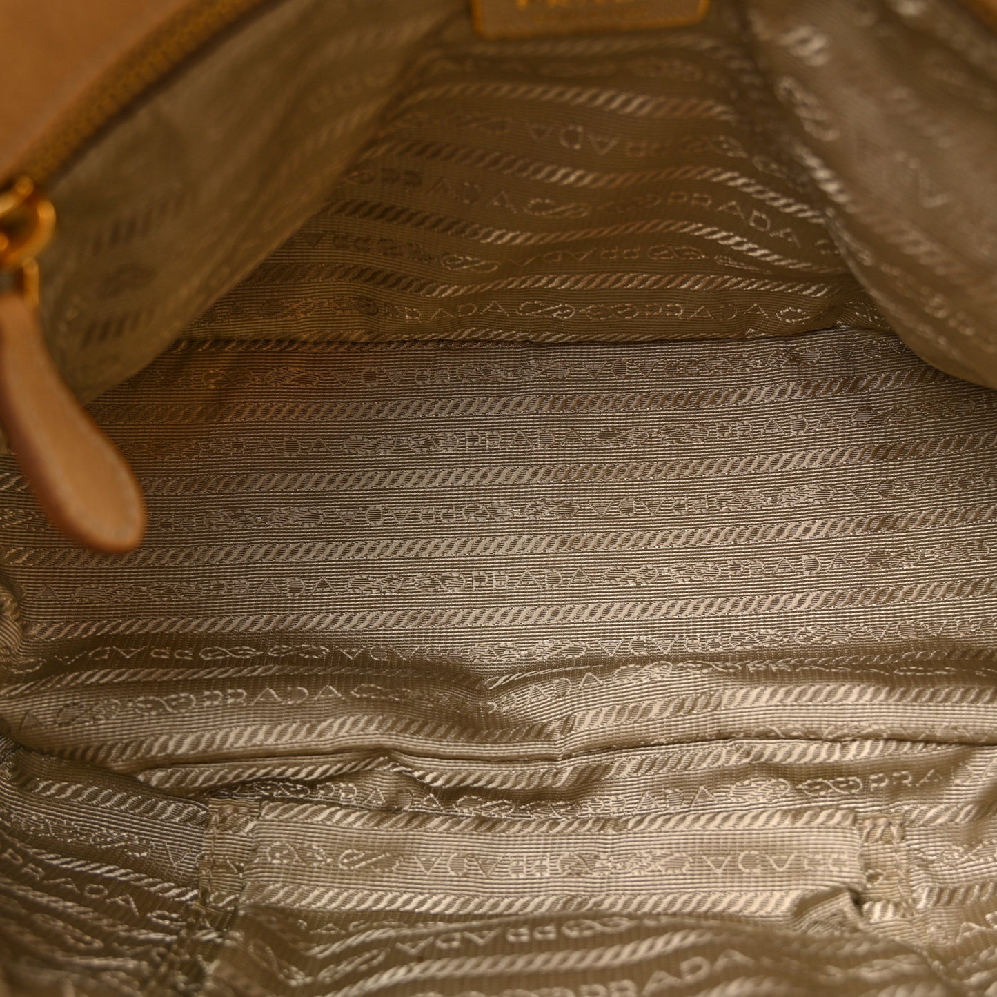 Vitello Daino Pushlock Shoulder Bag Sughero