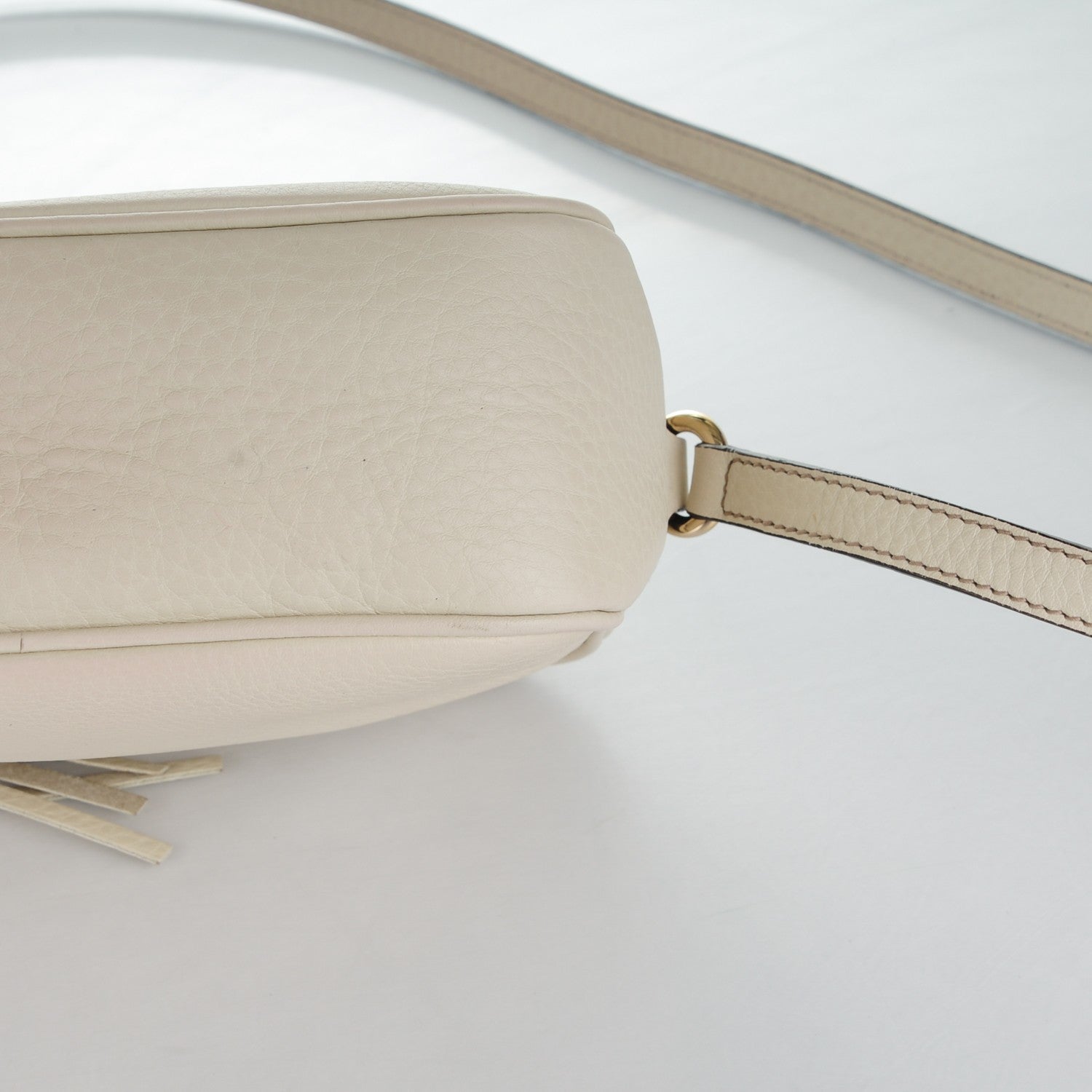 Gucci Pebbled Calfskin Small Soho Disco Bag Off White 10 of 11