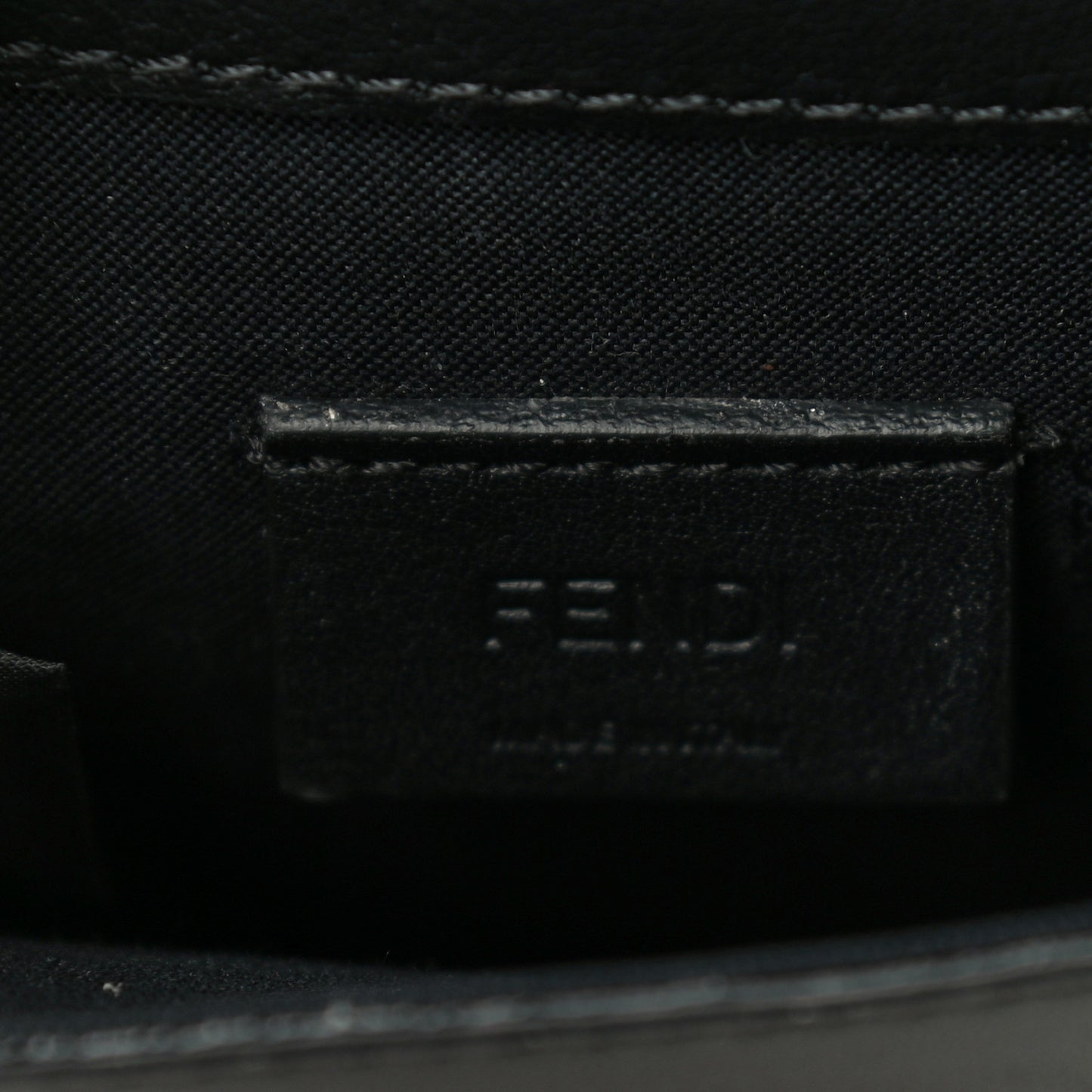 Vitello Grace Matte Kan U Vertical Wallet On Chain Black