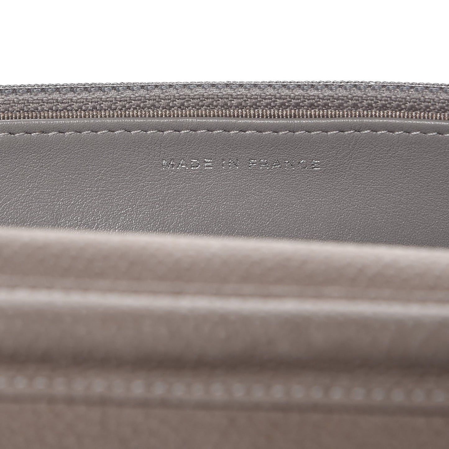 Iridescent Caviar Quilted Wallet On Chain WOC Gray