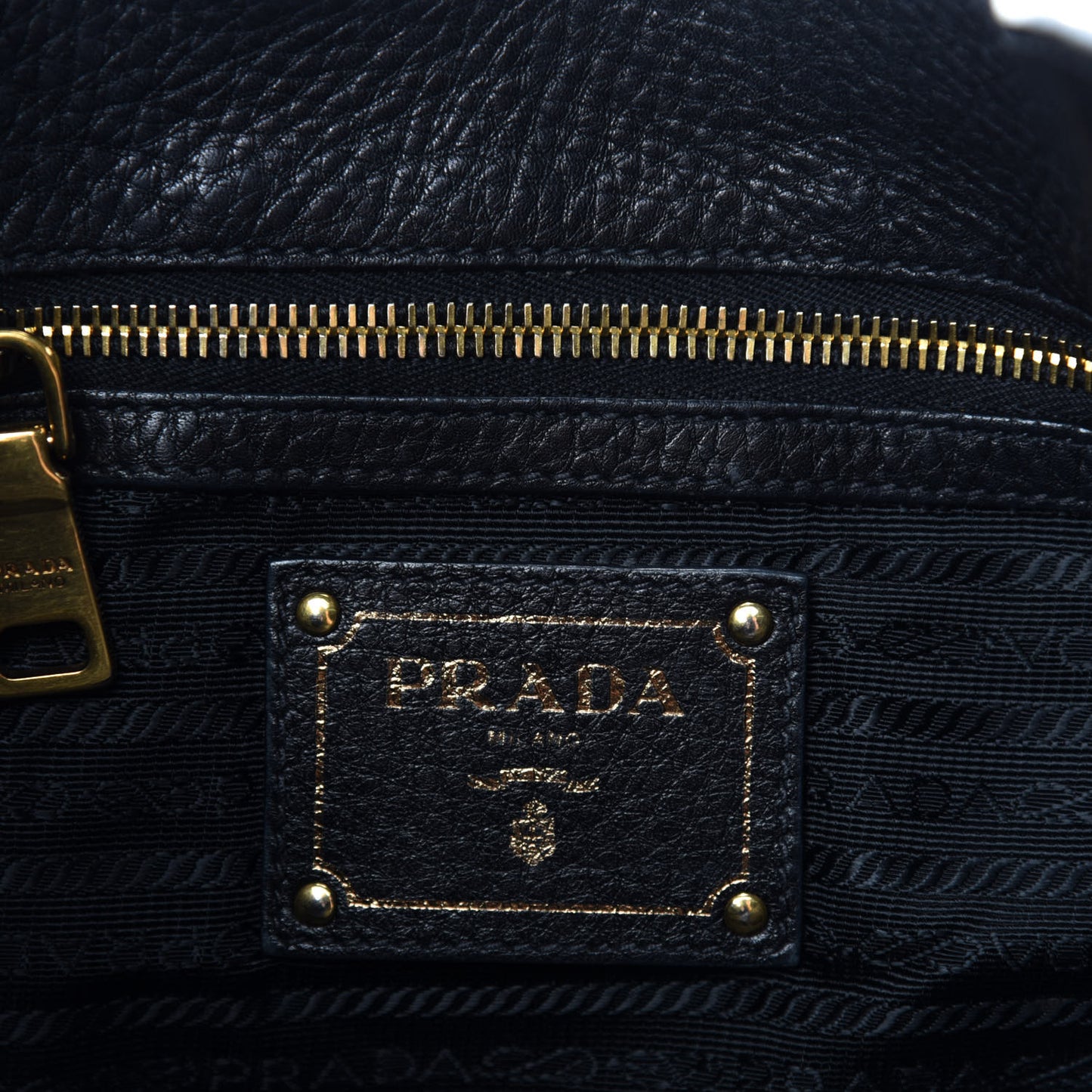Vitello Daino Pushlock Tote Black