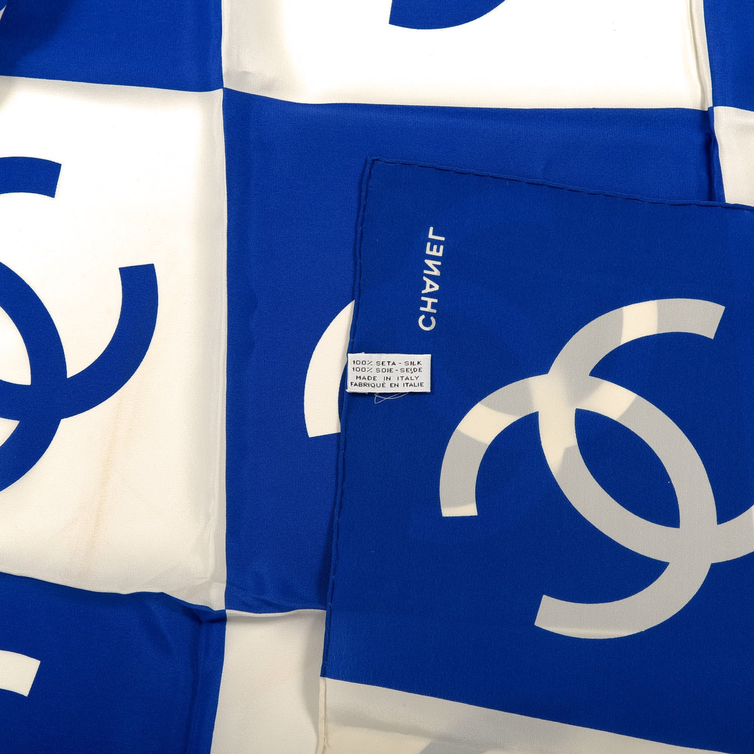 CHANEL ネイビー ホワイト チェック スカーフ Chanel Silk CC Checkered Square Scarf White Blue 744520 – FASHIONPHILE
