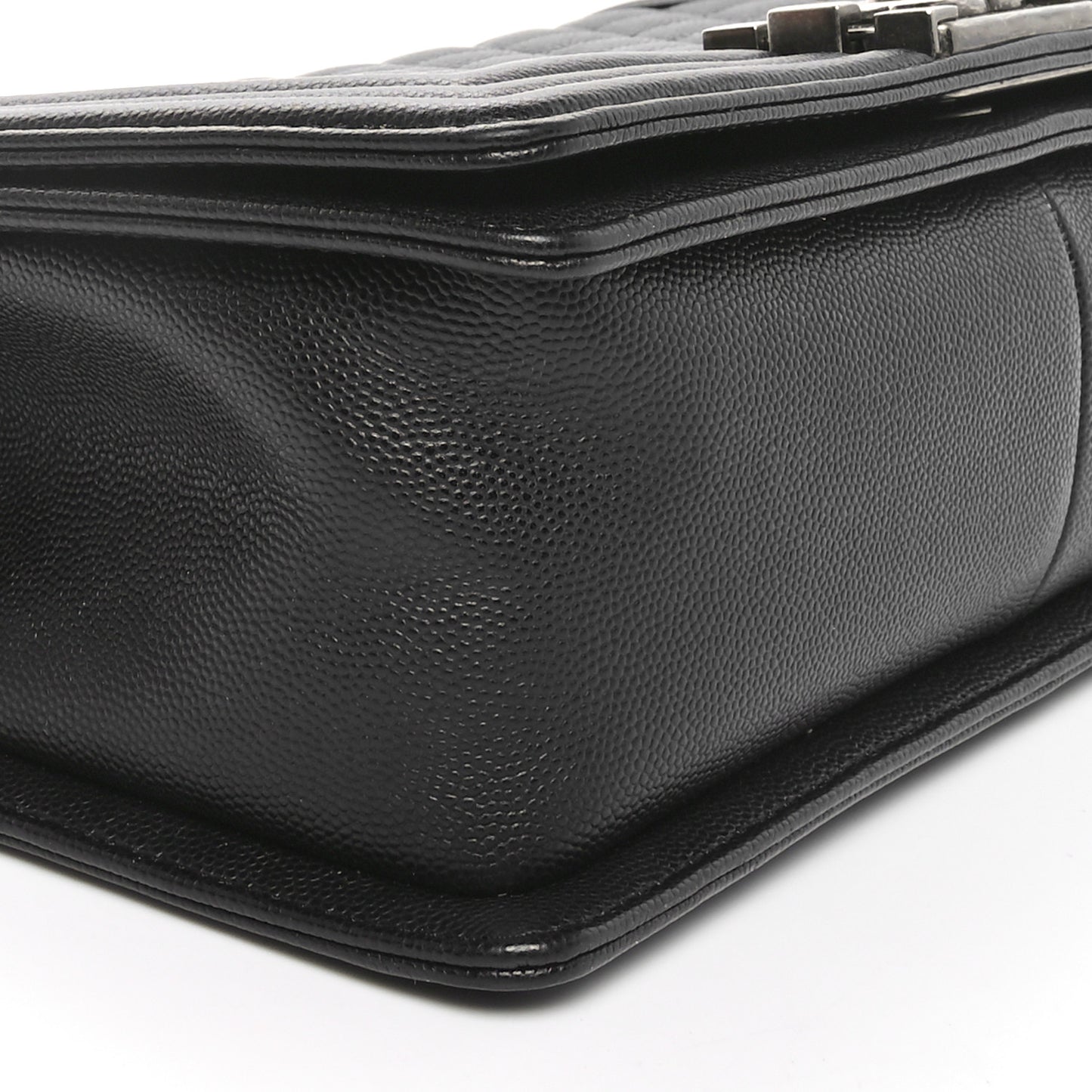 Caviar Quilted Medium Boy Flap Black