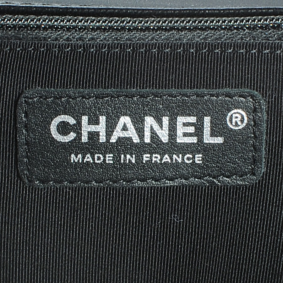 Lambskin Surpique Chevron Medium Flap Black