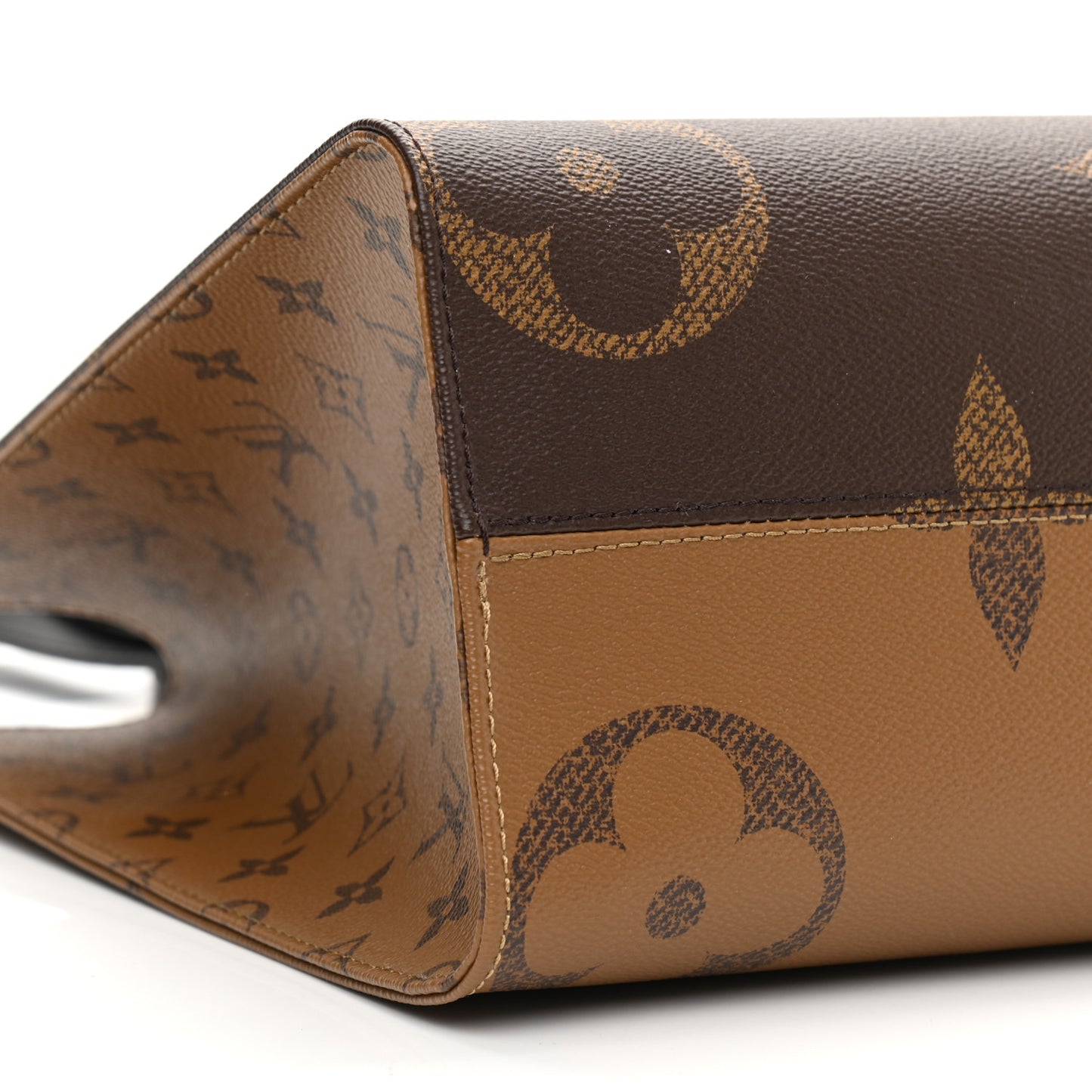 Reverse Monogram Giant Onthego MM