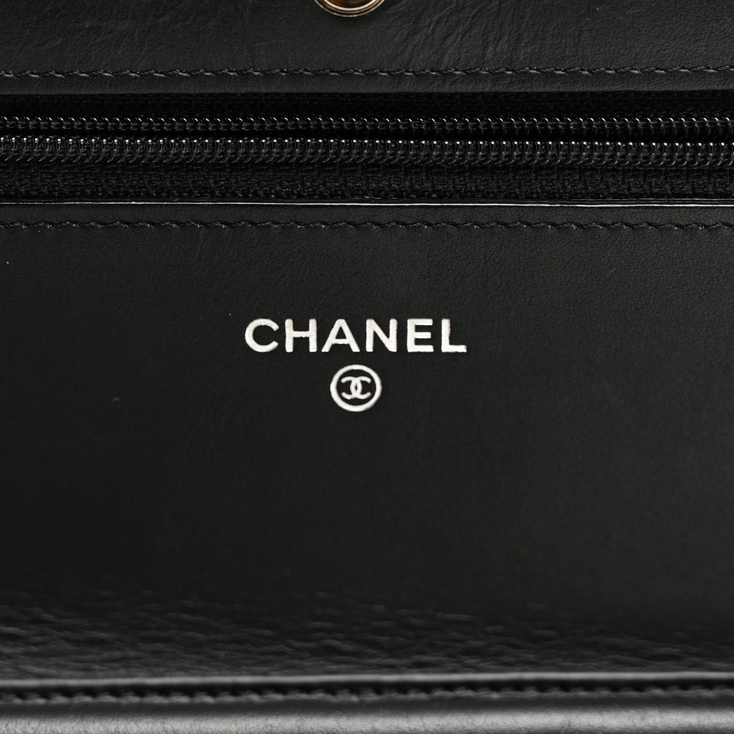 Patent Quilted Wallet On Chain WOC Black