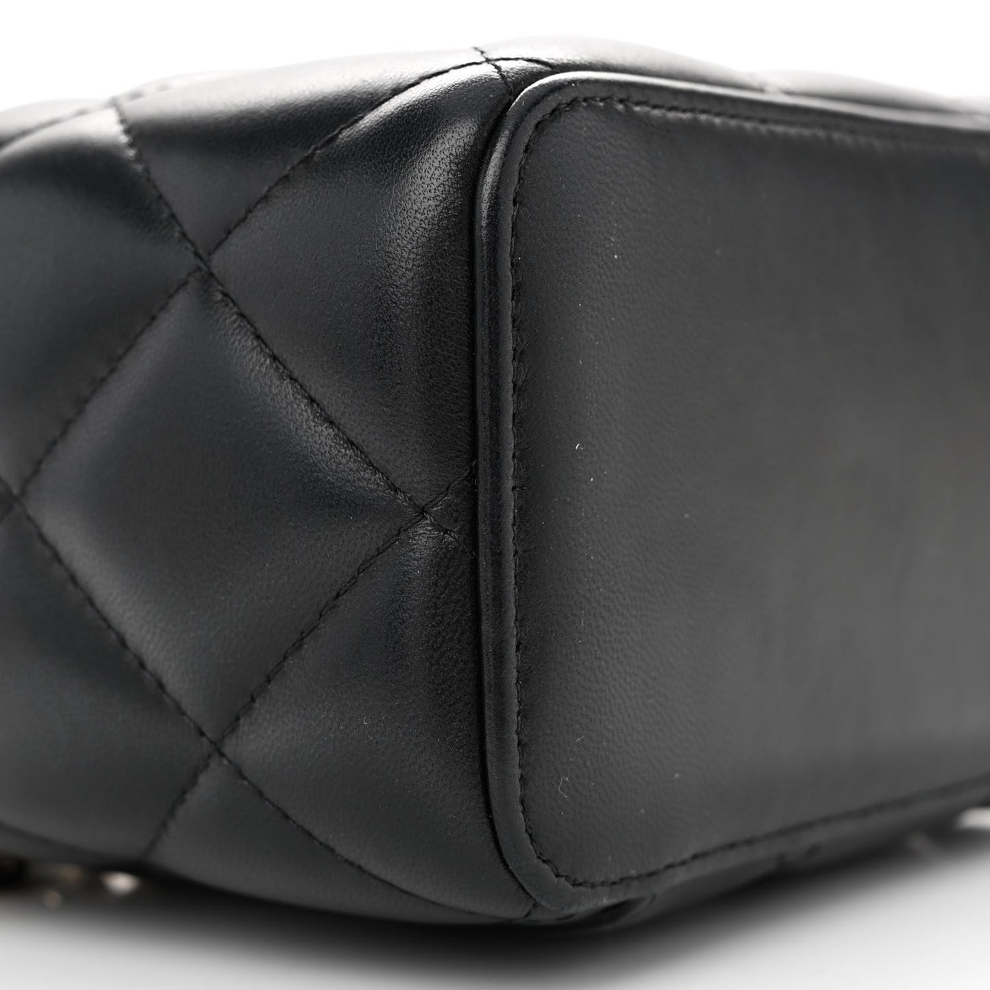 Lambskin Resin Elegant Chain Small Vanity Case Black