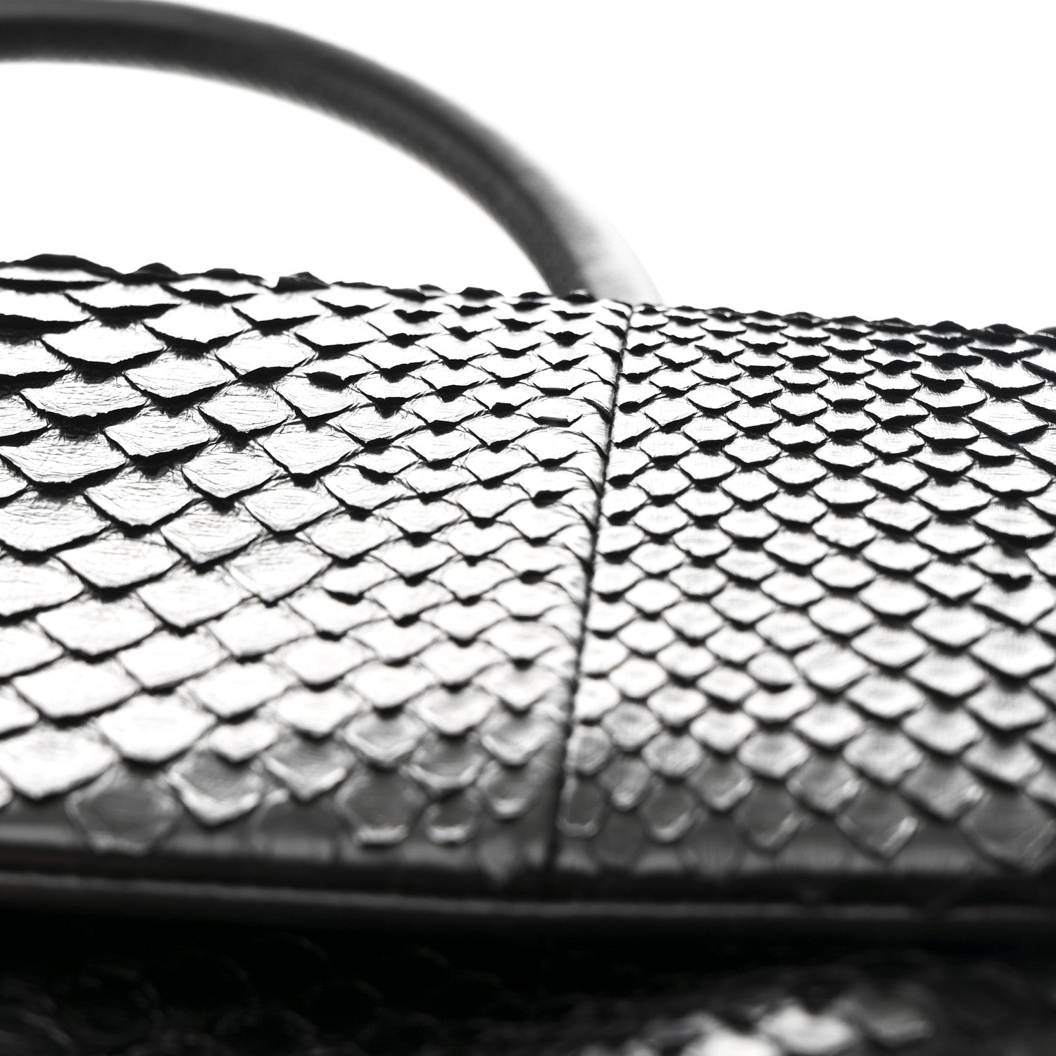 シャネル Chanel Snakeskin Small Coco Handle Flap Black 1822443 – FASHIONPHILE