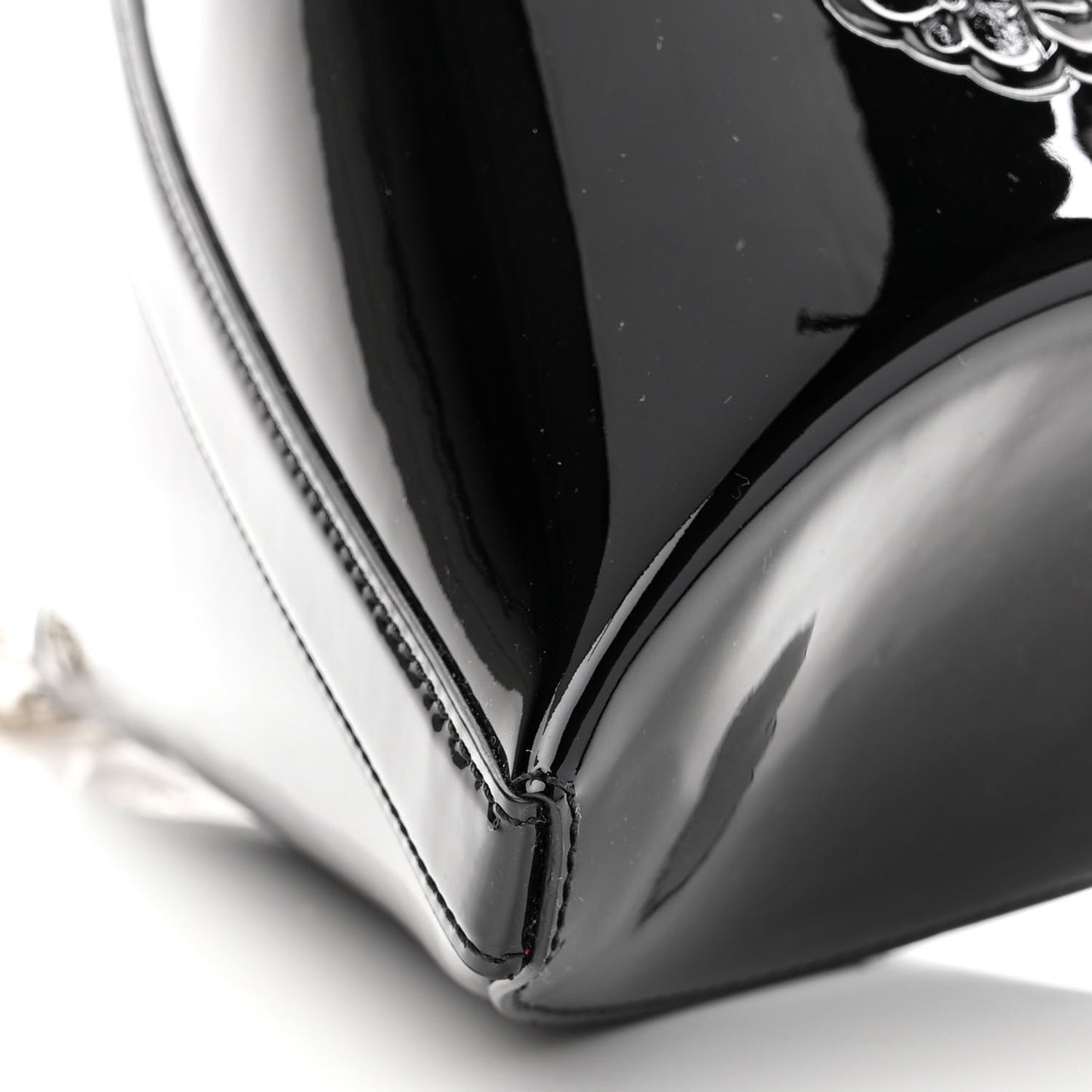 Patent Calfskin The Curve Pouch Black