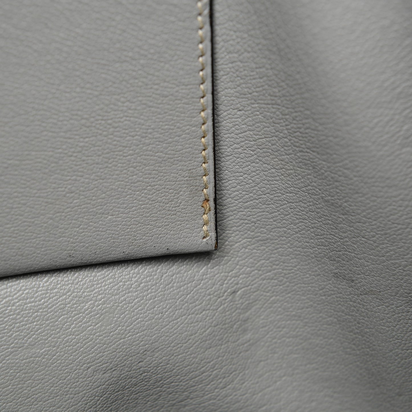 Chevre de Coromandel White Bus 40 Black