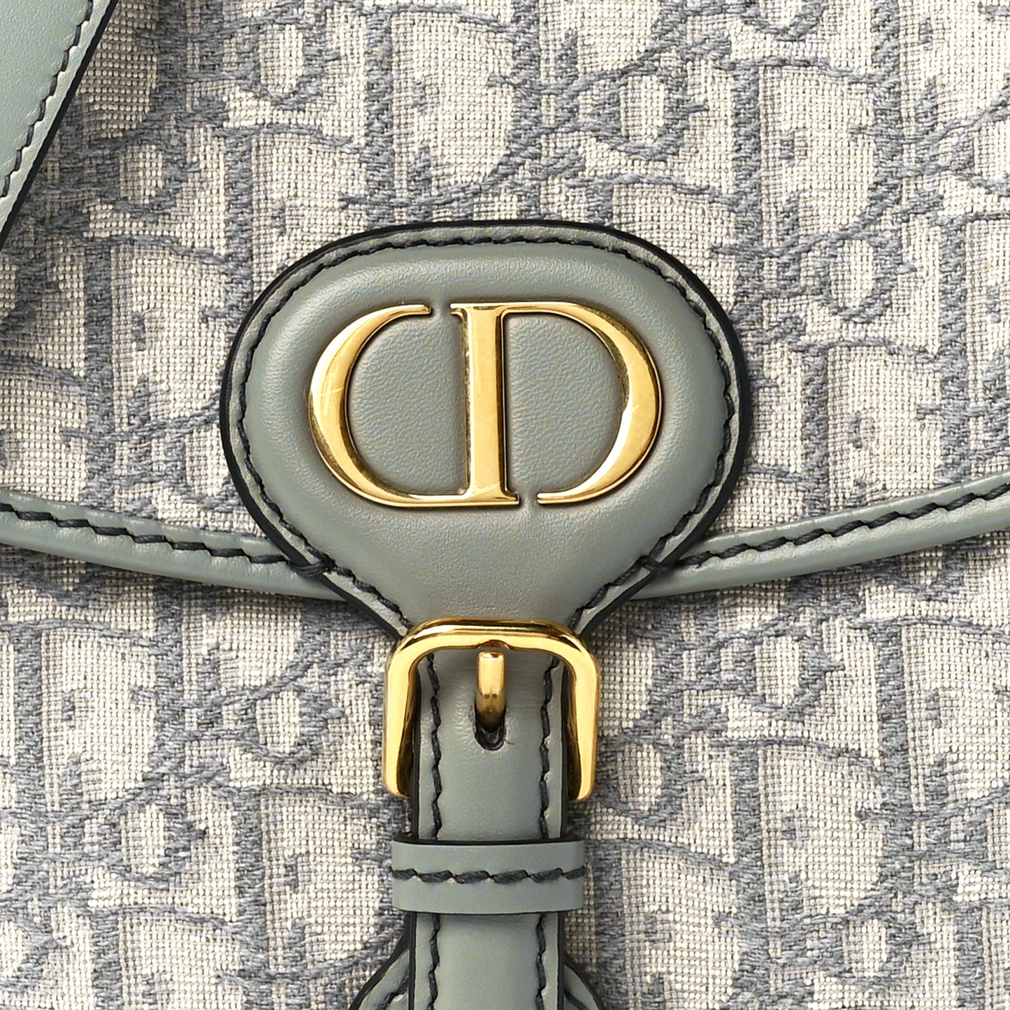 Oblique Medium Bobby Flap Gray