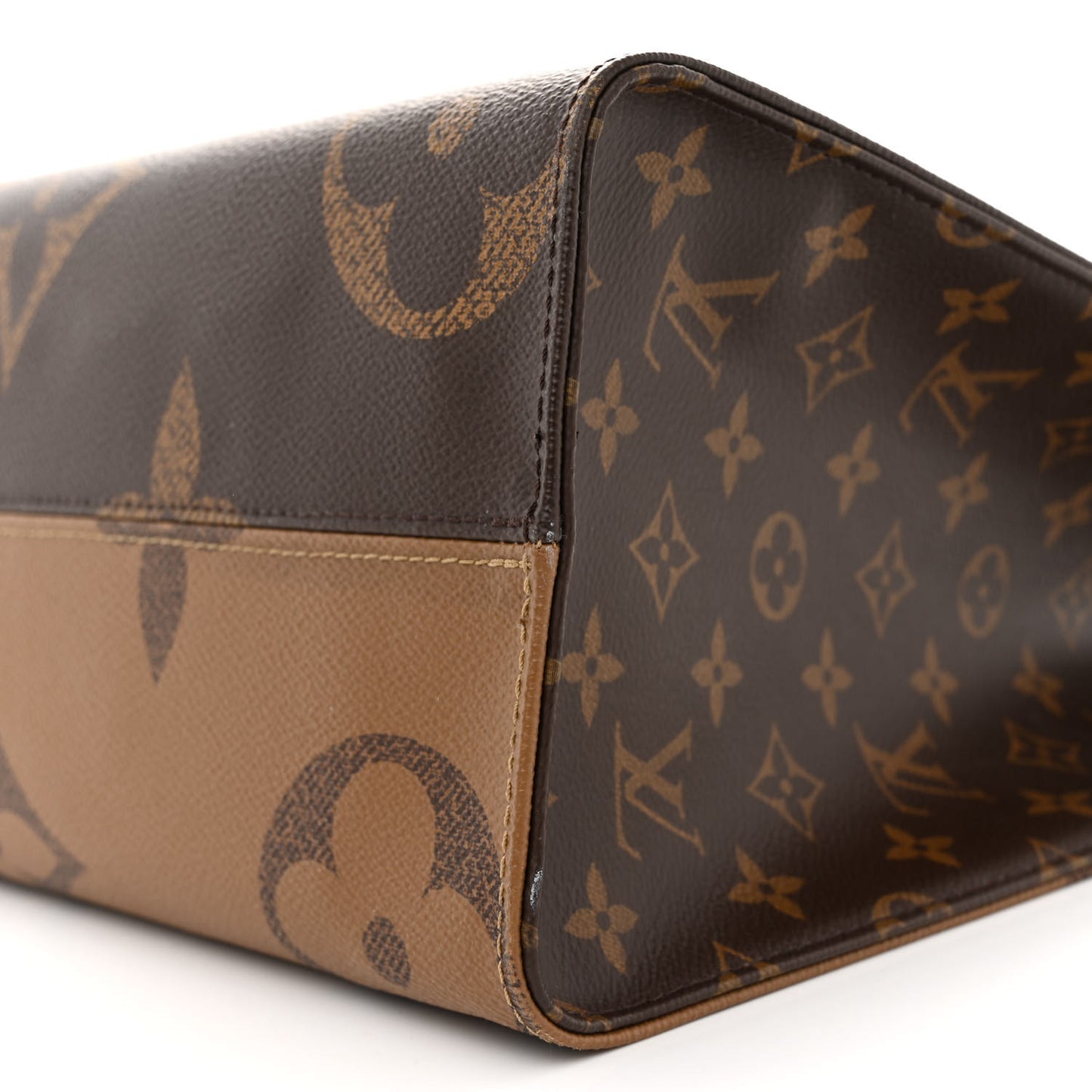 Reverse Monogram Giant Onthego MM