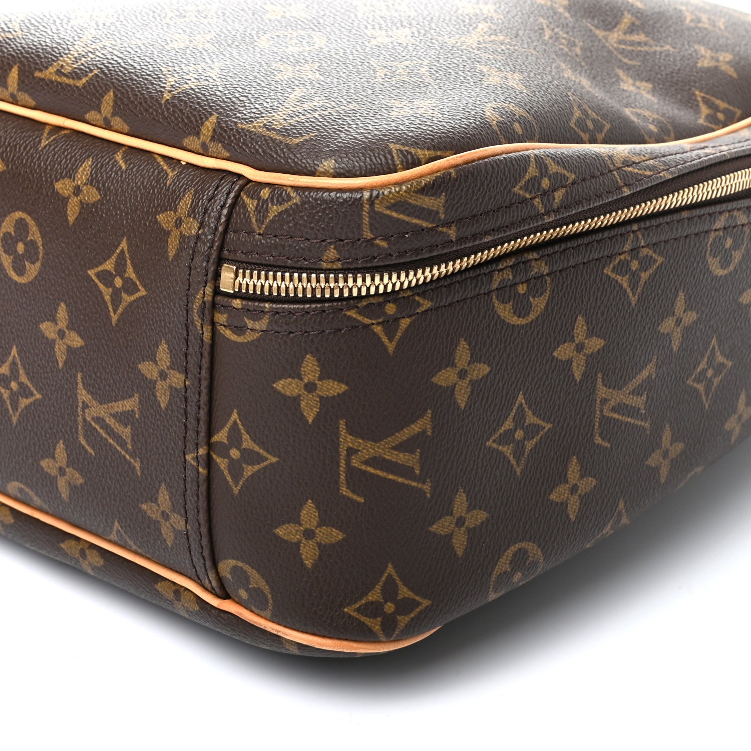 Louis Vuitton Monogram Excursion Shoe Bag 9 of 9