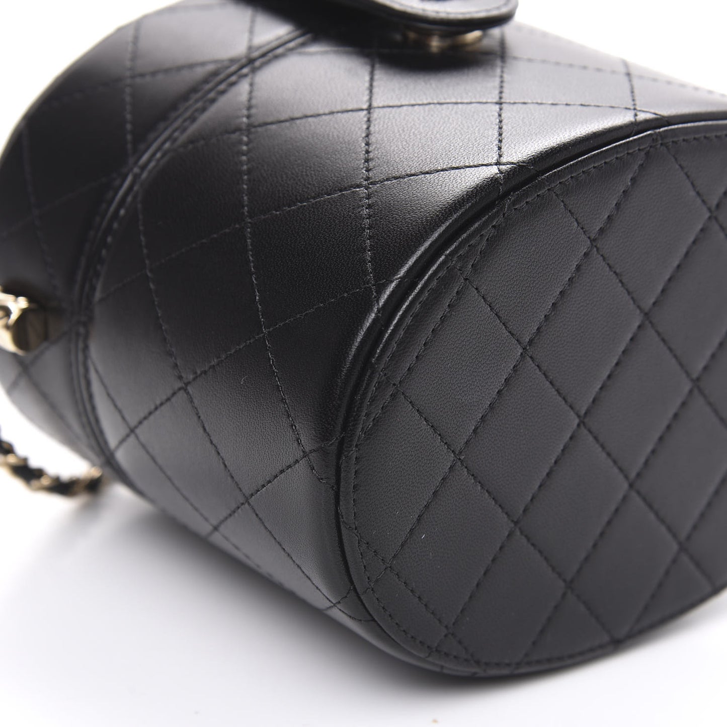 Lambskin Quilted Round Vanity Case With Chain Black