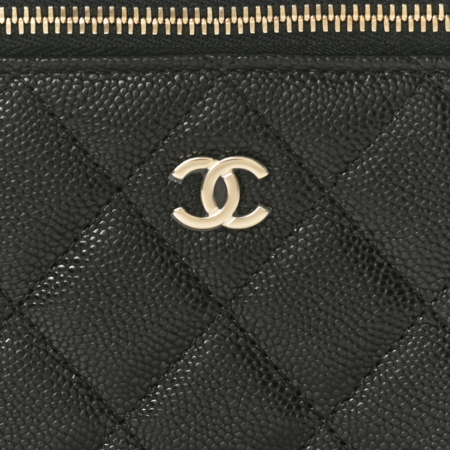 Caviar Quilted Small Vanity Case With Chain Black