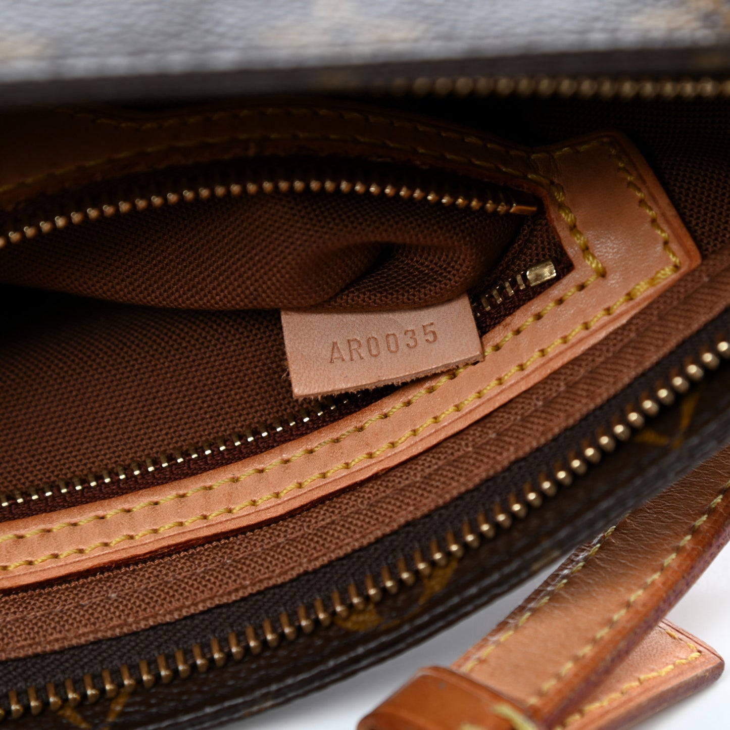 Monogram Trotteur