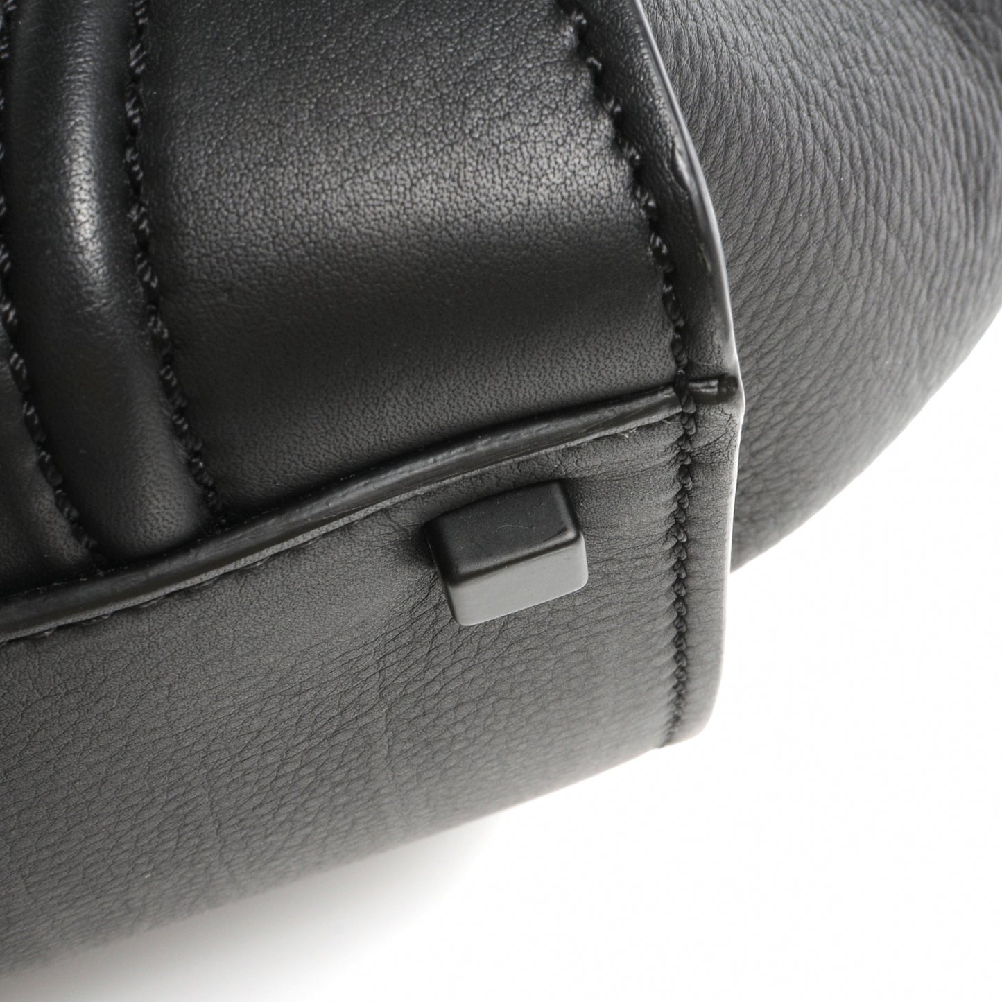 Smooth Calfskin Medium Phantom Luggage Black