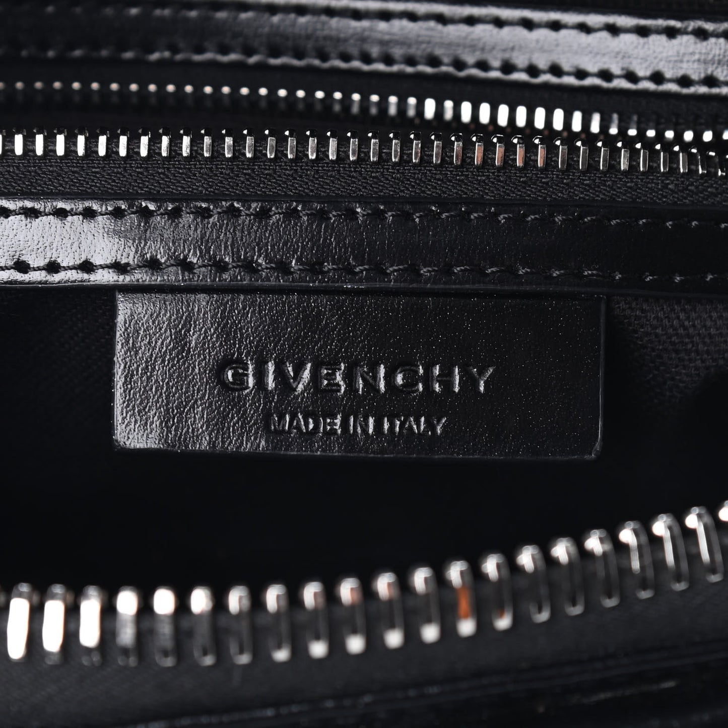 Shiny Lord Calfskin Small Antigona Black