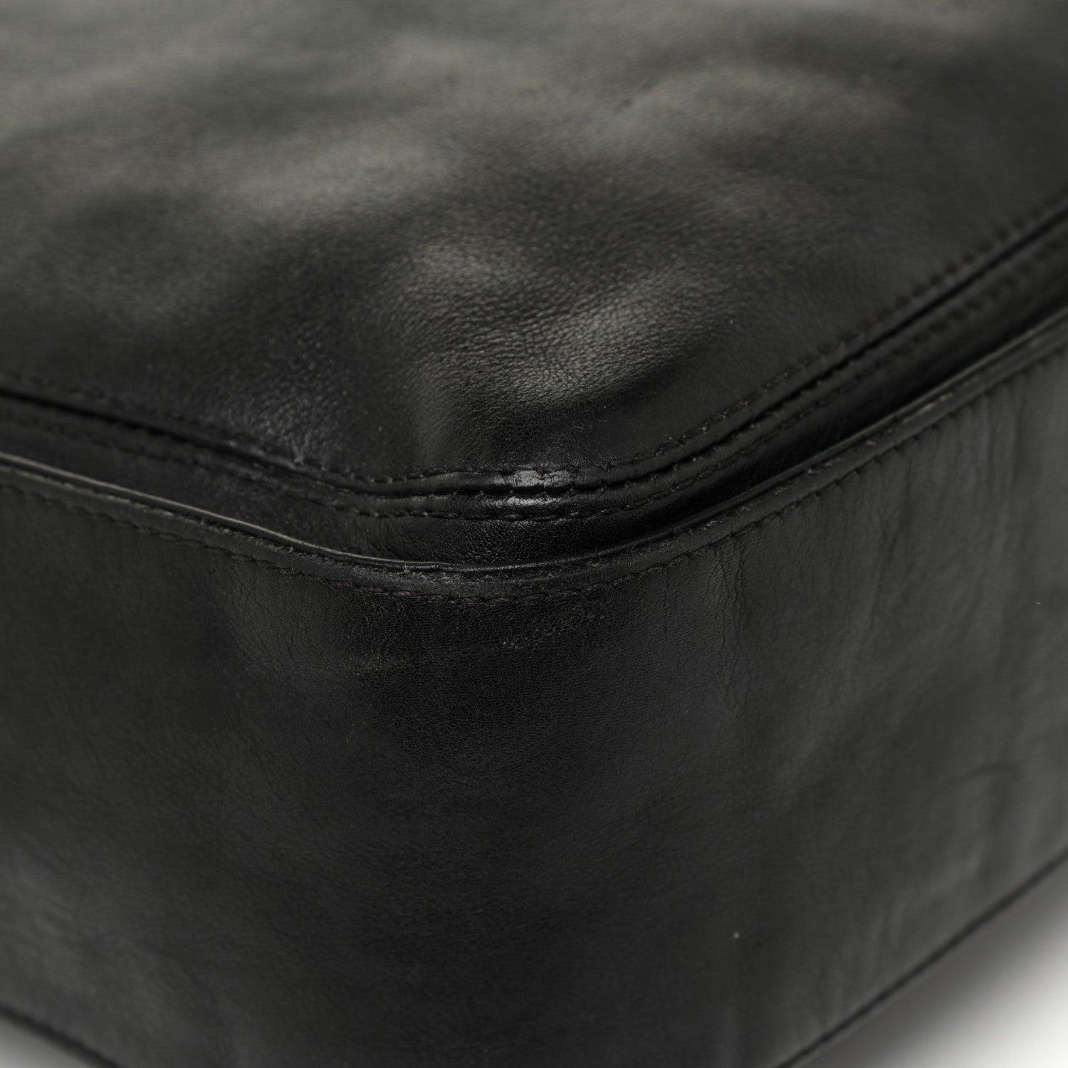 Chanel Lambskin Messenger Black 17 of 20
