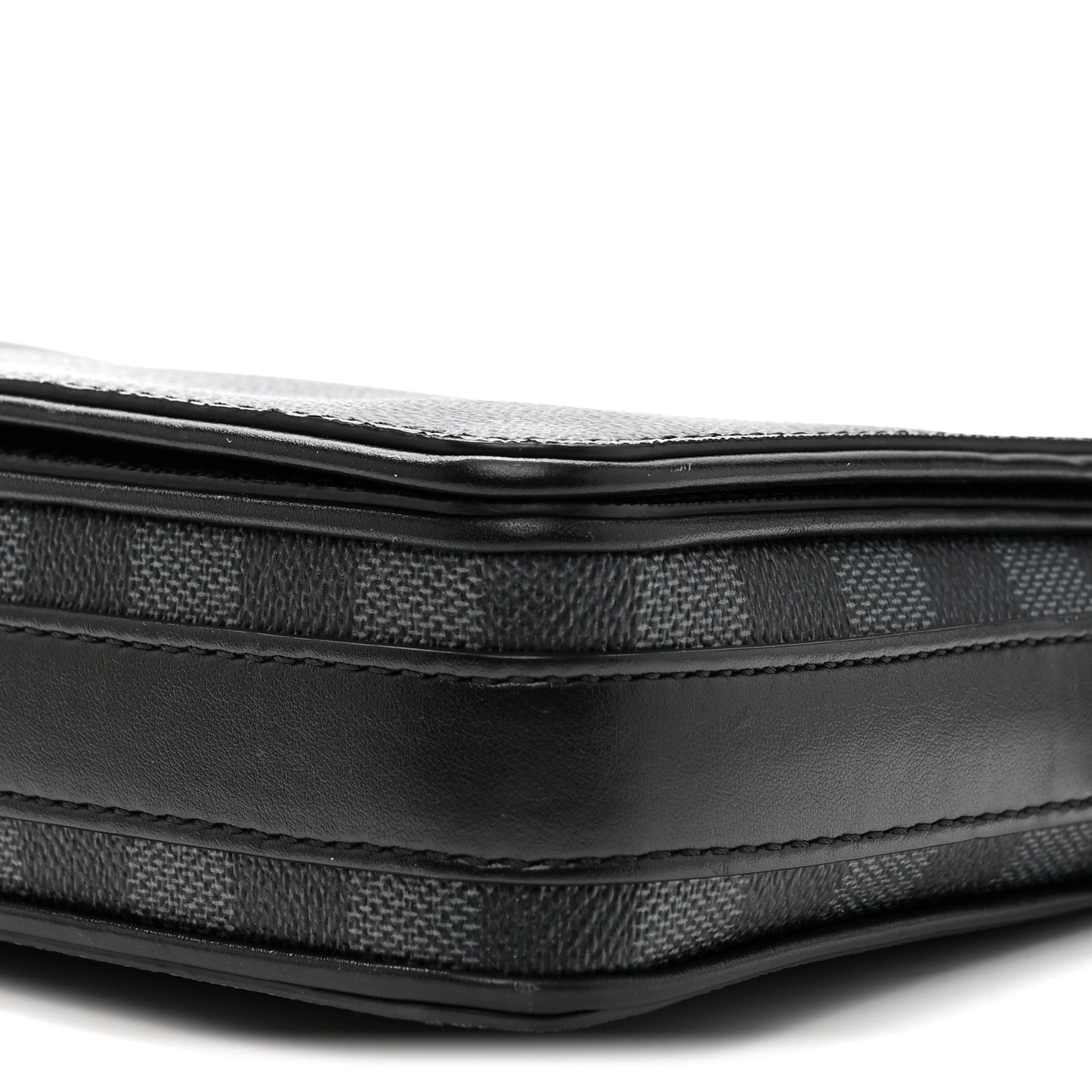 Damier Graphite 3D Studio Messenger