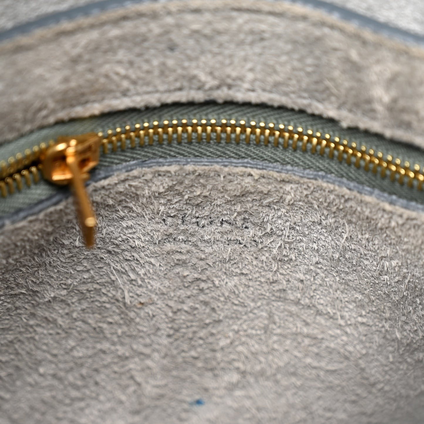 Soft Grained Calfskin Small Sangle Bucket Bag Grey