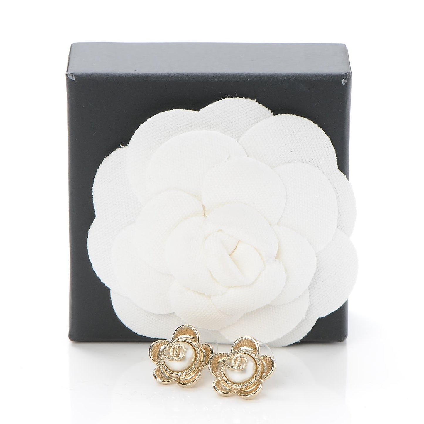 Pearl CC Flower Earrings Gold