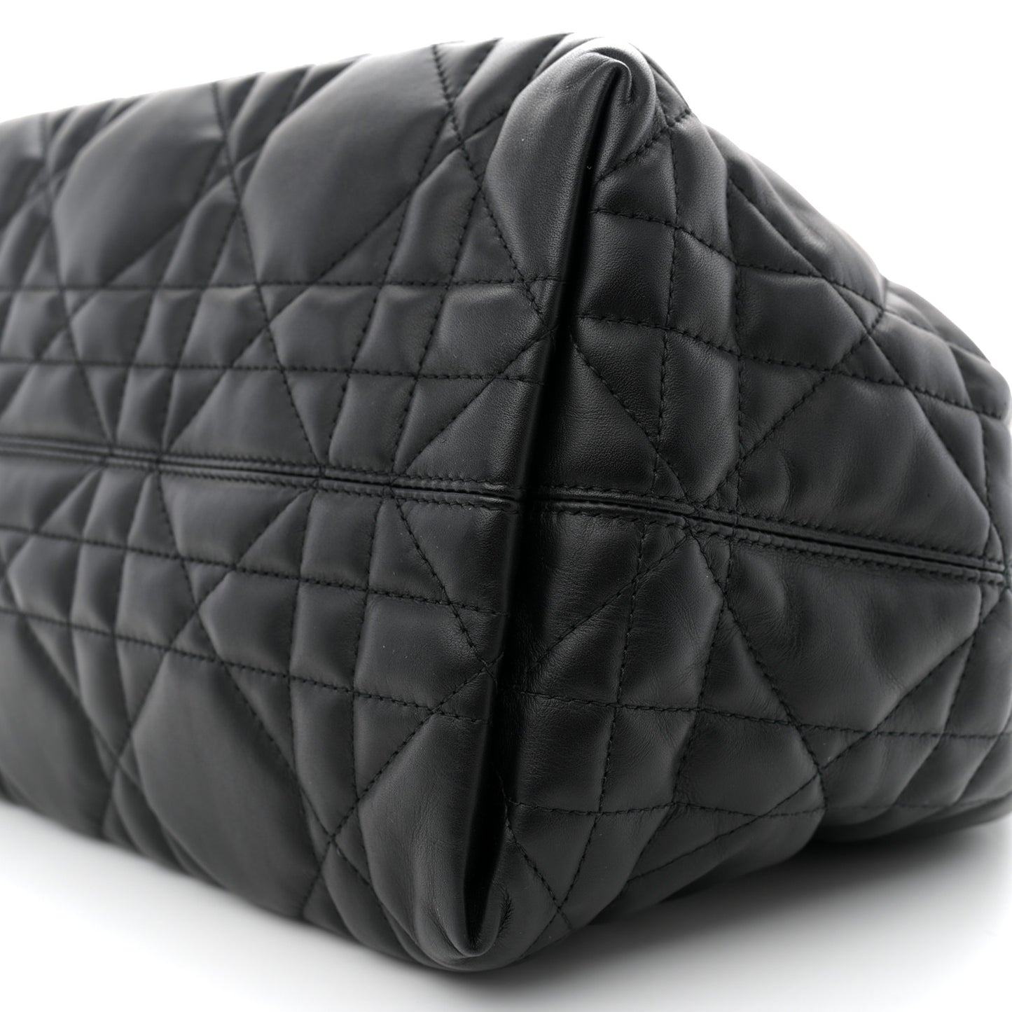 Calfskin Macrocannage Medium Toujours Black