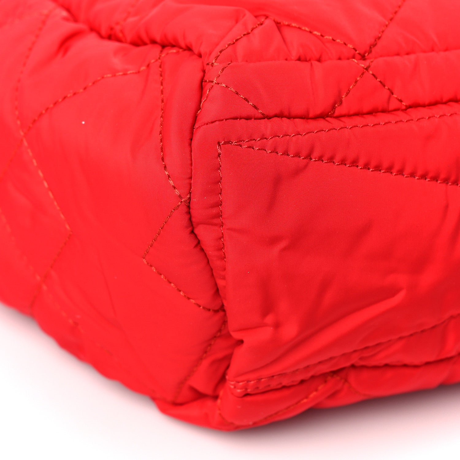 Marc Jacobs Nylon Quilted Small Weekender Bag True Red 7 of 8