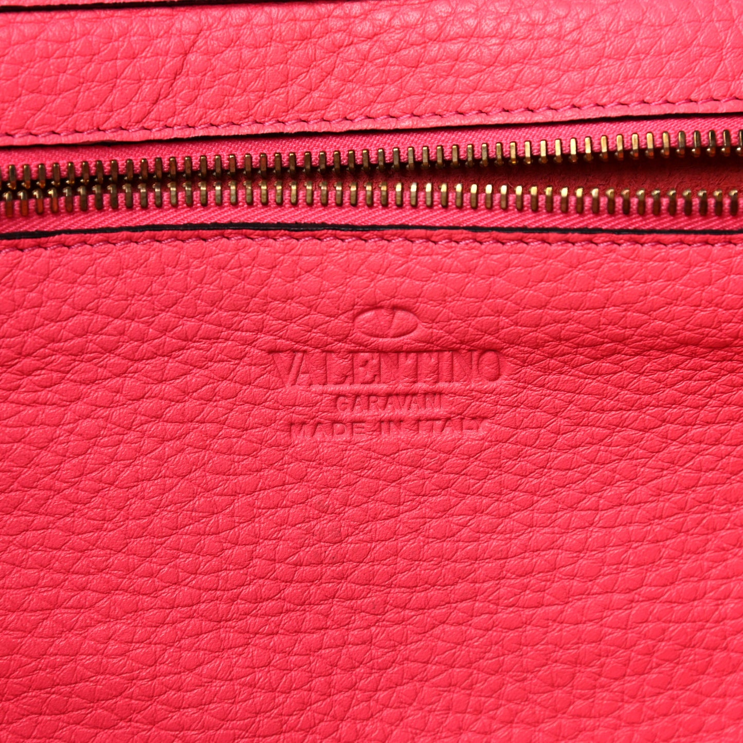 Pebbled Calfskin Medium Rockstud Tote Fuxia Fluo