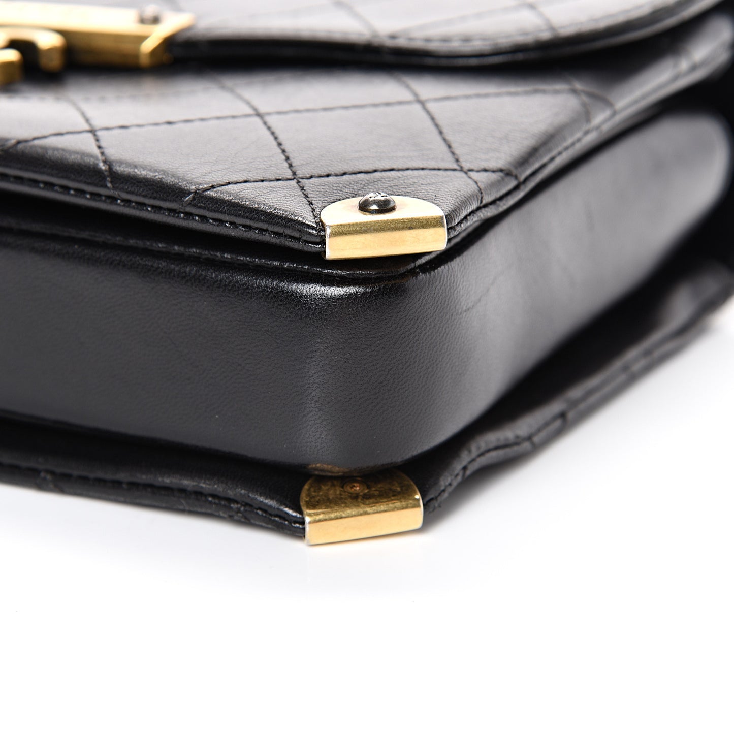 Shiny Lambskin Quilted Around The Corner Flap Black