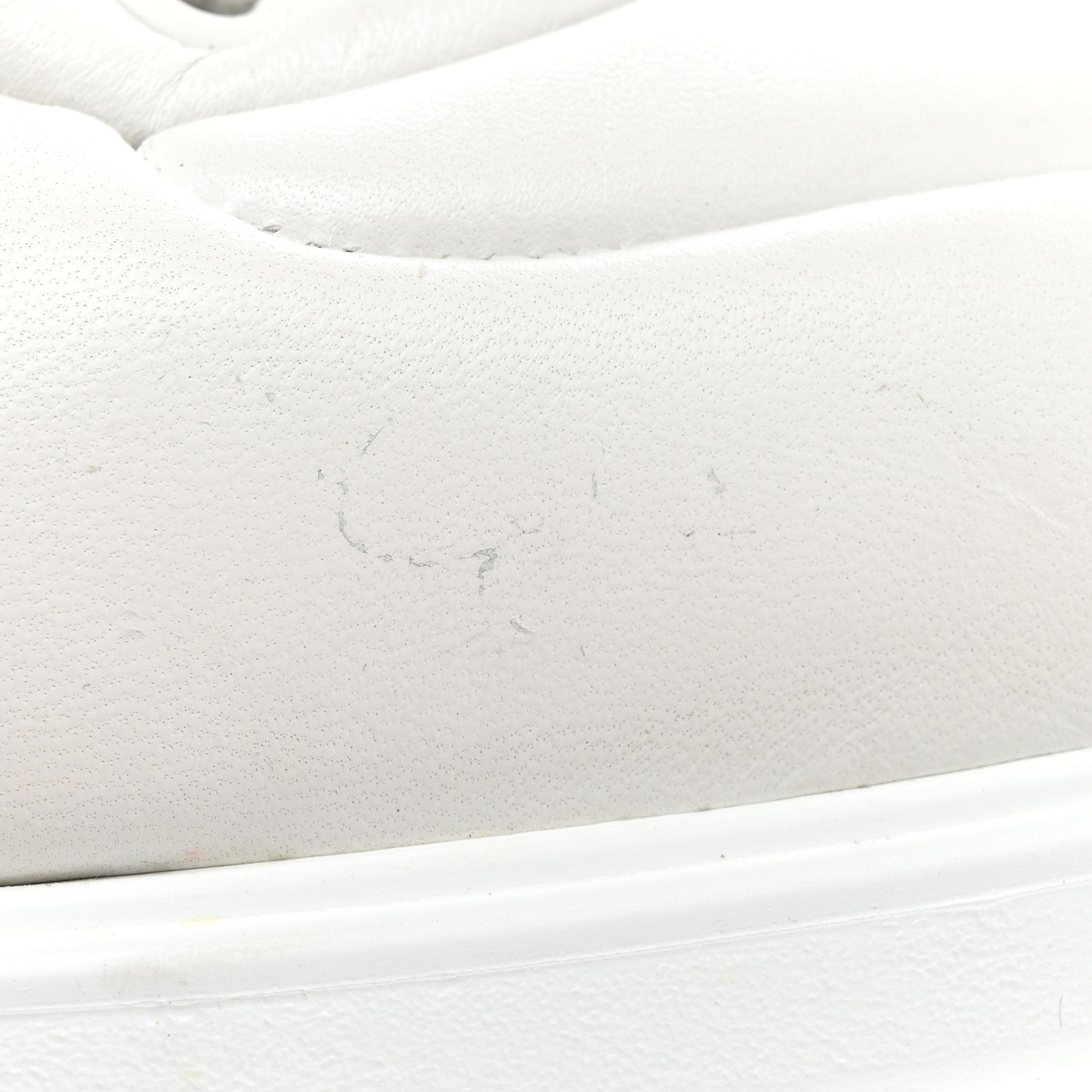 Nappa Soft Metal Triangle Logo Padded Monolith 55mm Sneakers 40 White