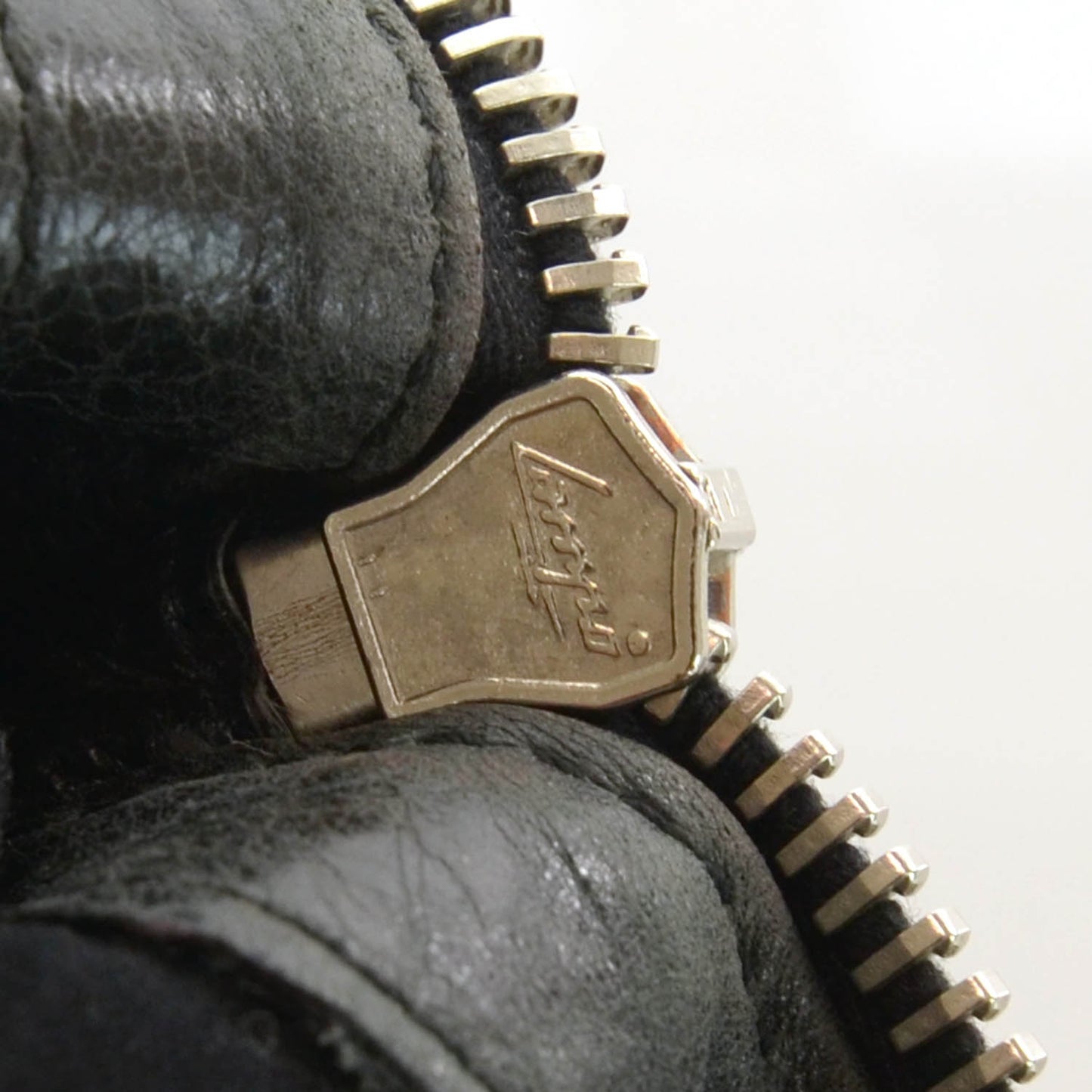 Agneau Giant 21 Silver Hardware Work Black