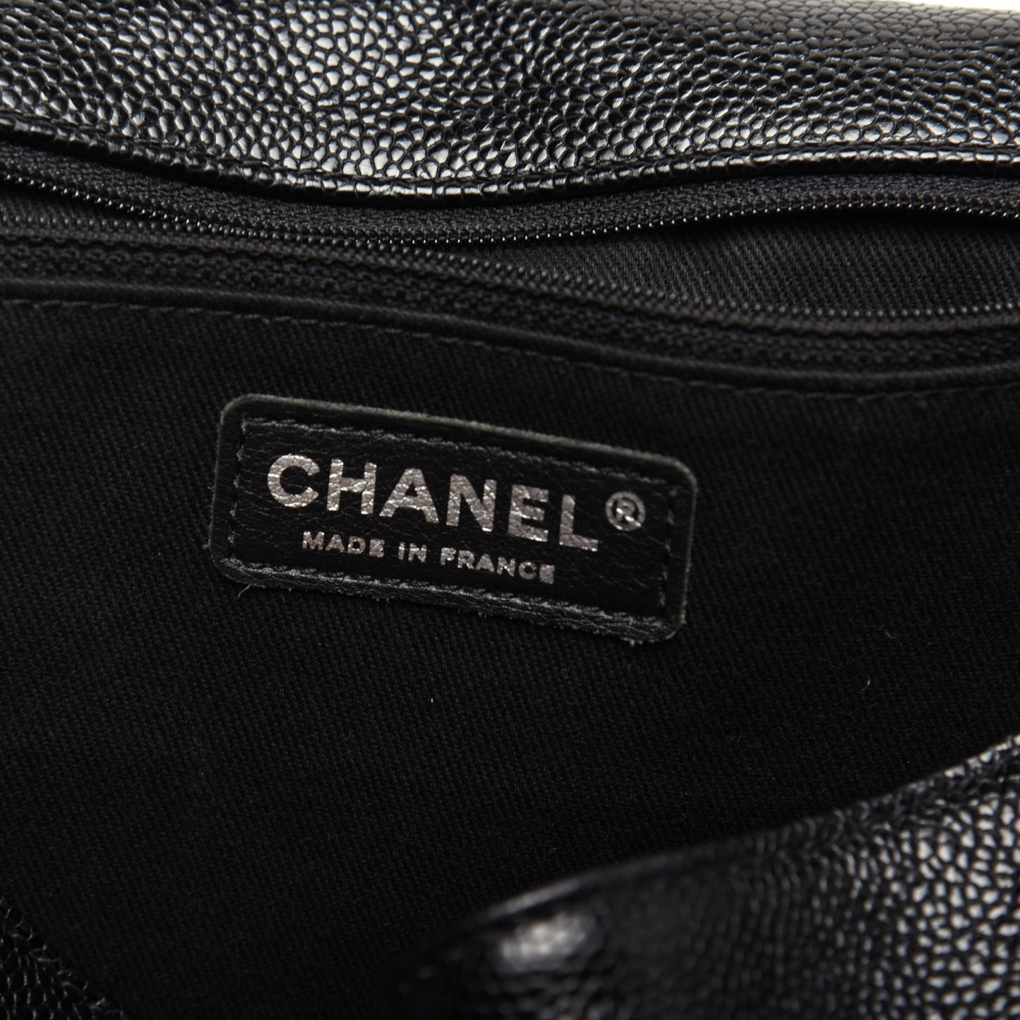 Grained Calfskin Large Natural Beauty Flap Black