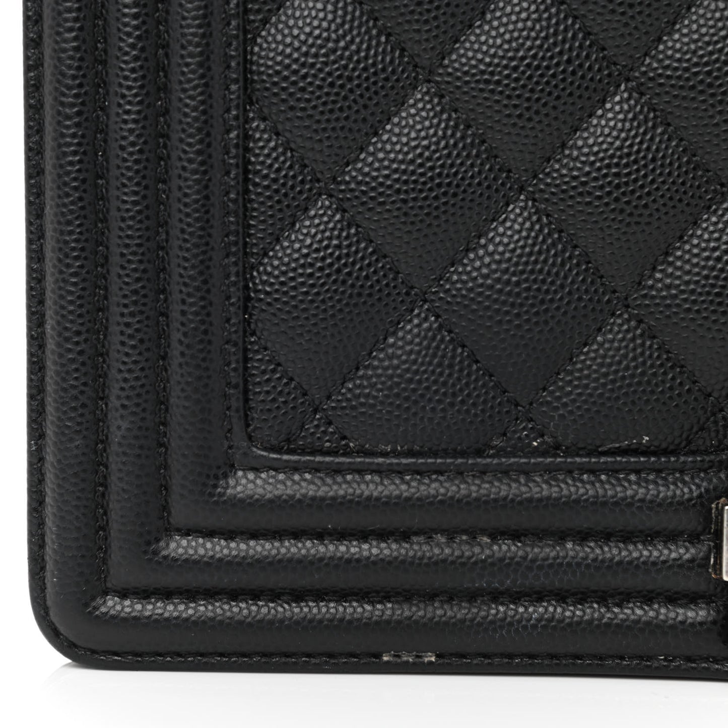 Caviar Quilted Medium Boy Flap Black