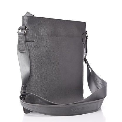 Louis Vuitton Taiga Sasha Messenger Glacier 3 of 10