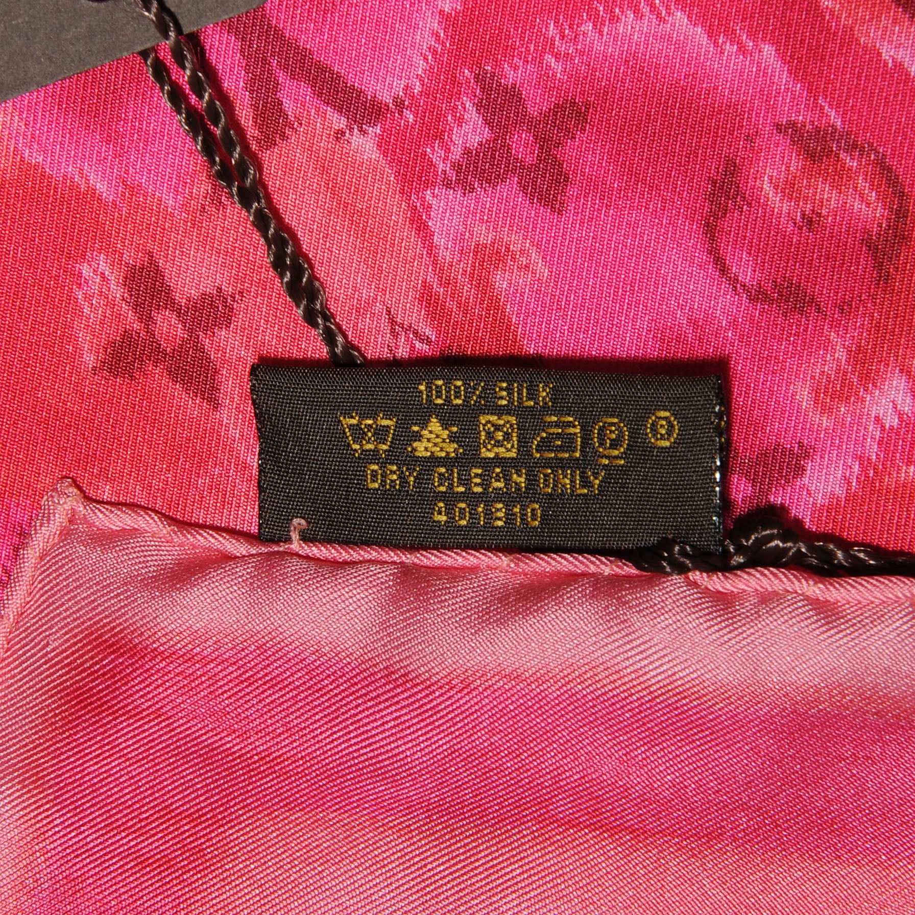 Louis Vuitton Silk Monogram Ikat Summer Square Scarf Rose Indien 5 of 5