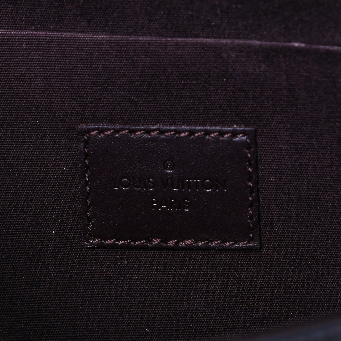 Vernis Pochette Felicie Chain Wallet Amarante