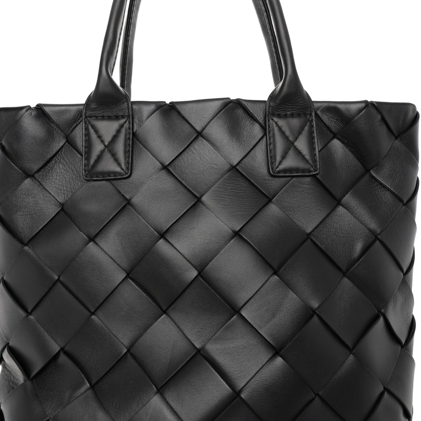BOTTEGA VENETA Nappa Maxi Cabat 30 Black